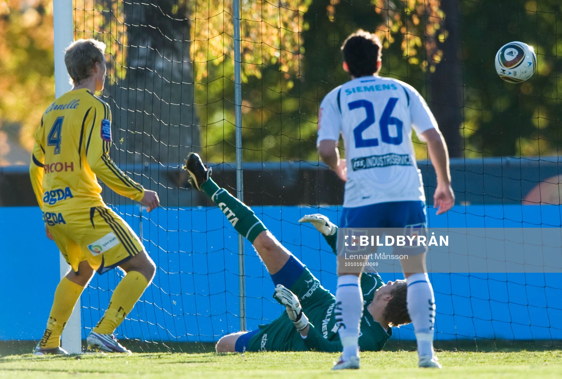  1-0 Sebastian Andersson som överlistar Niklas Westberg, målvakt, Norrköping
