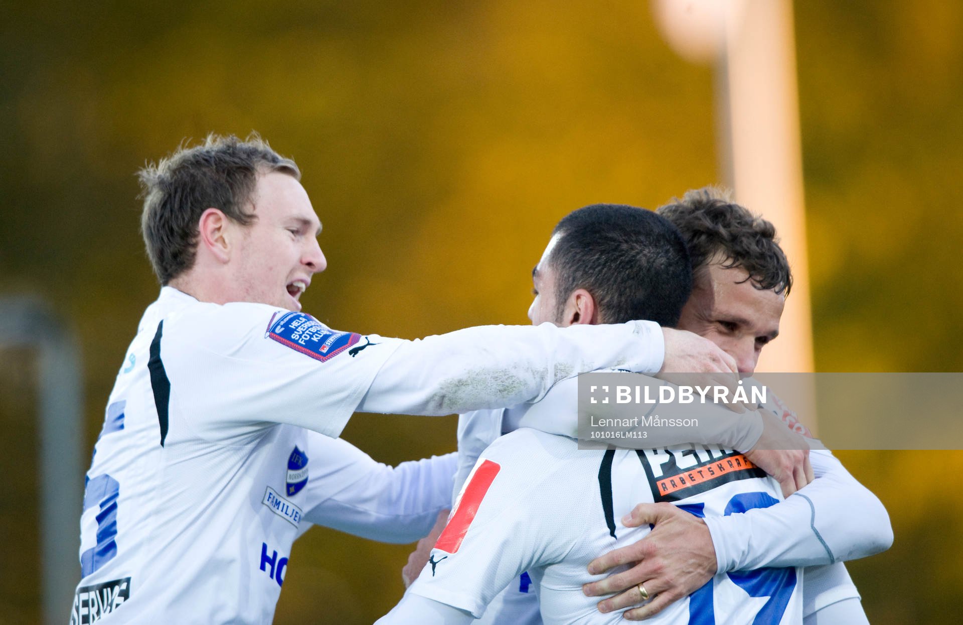 1-1 Imad Khalili, som grattas. Jubel, glädje
