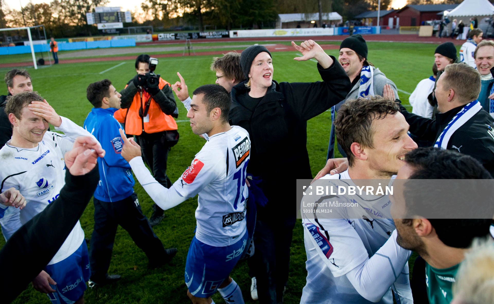 Norrköping firar det allsvenska kontraktet. Jubel, glädje