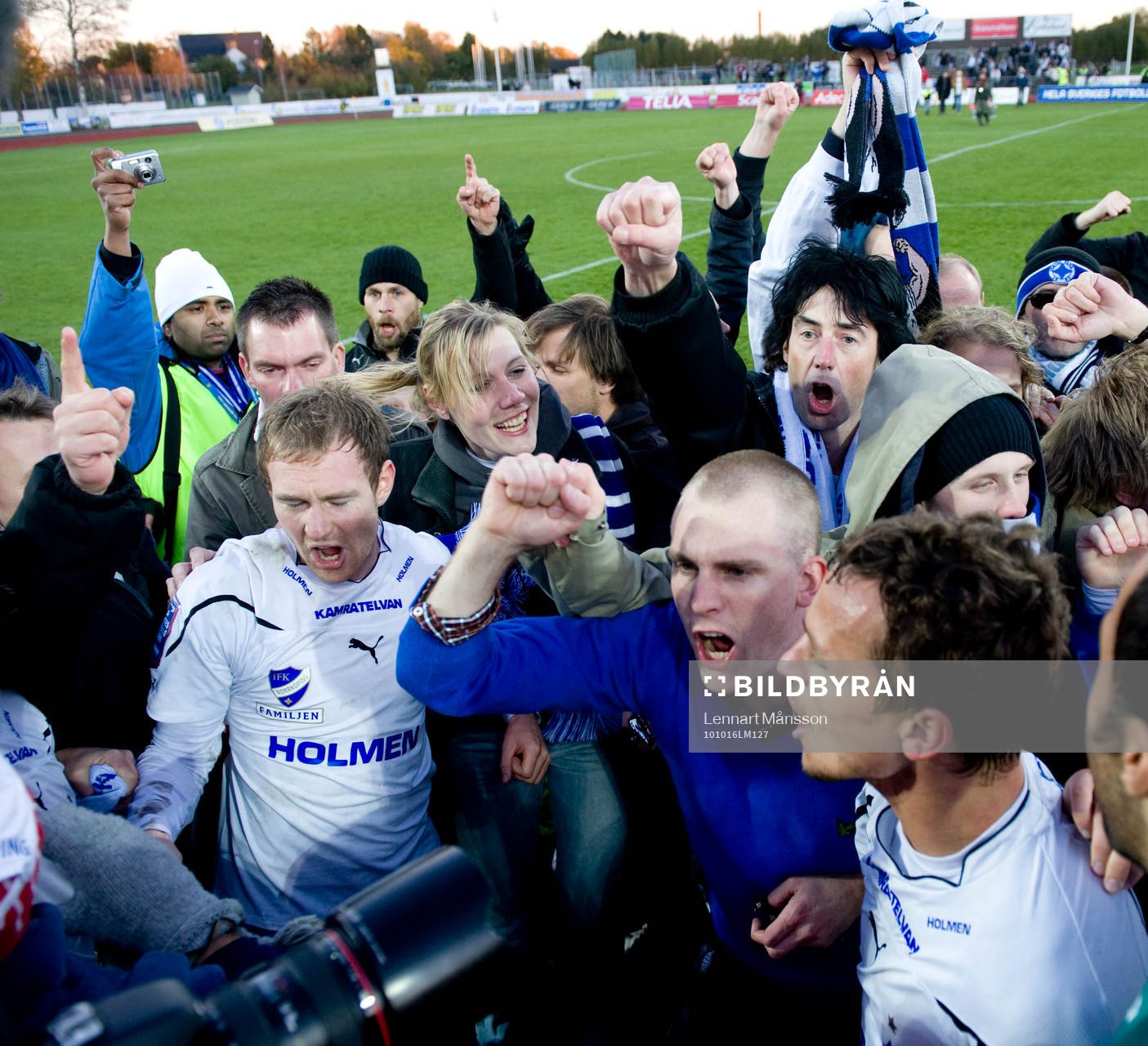 Norrköping firar det allsvenska kontraktet. Jubel, glädje