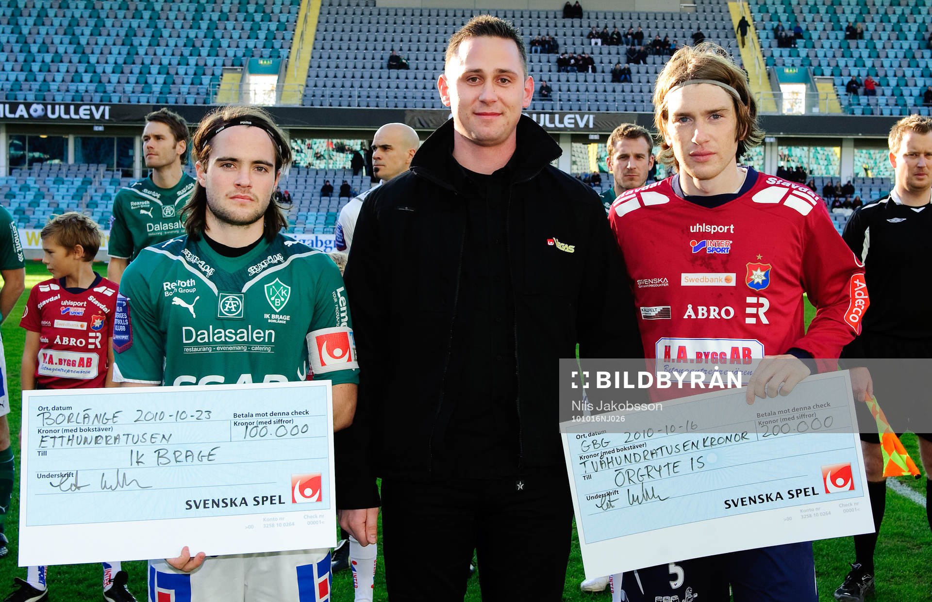  Robbin Sellin, Brage och Markus Gustafsson, Örgryte får en check från Svenska Spel för Ungdomsbonusen.