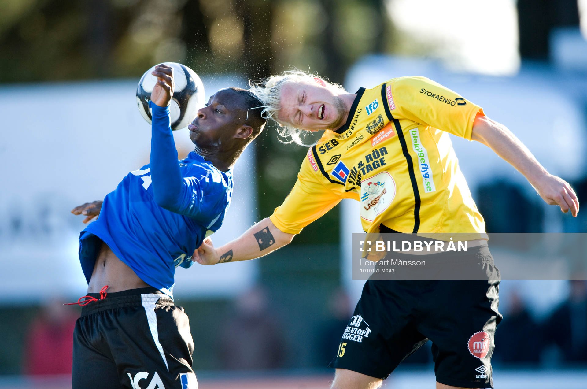 Joe Sise, Halmstad och Robin Cederberg, Mjällby nickduell