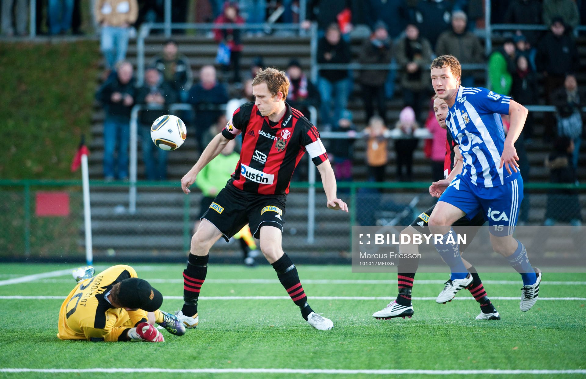 Kristoffer Nordfeldt, målvakt BP missar bollen