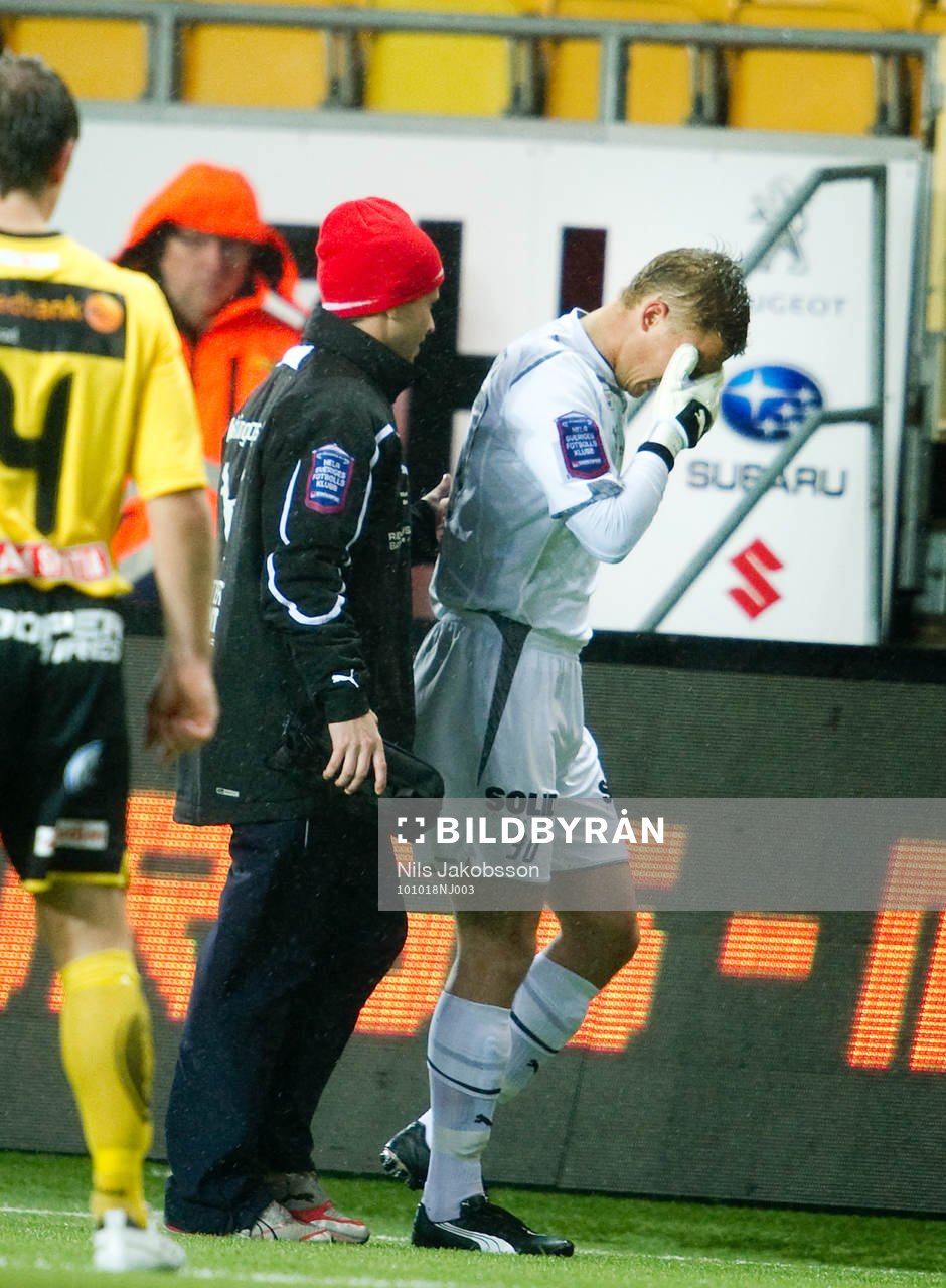 Pär Hansson, målvakt, Helsingborg utgick med illamående