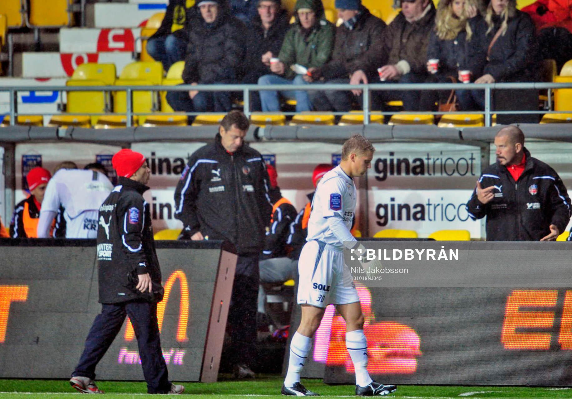 Pär Hansson, Helsingborg (målvakt) fick utgå p g a skada