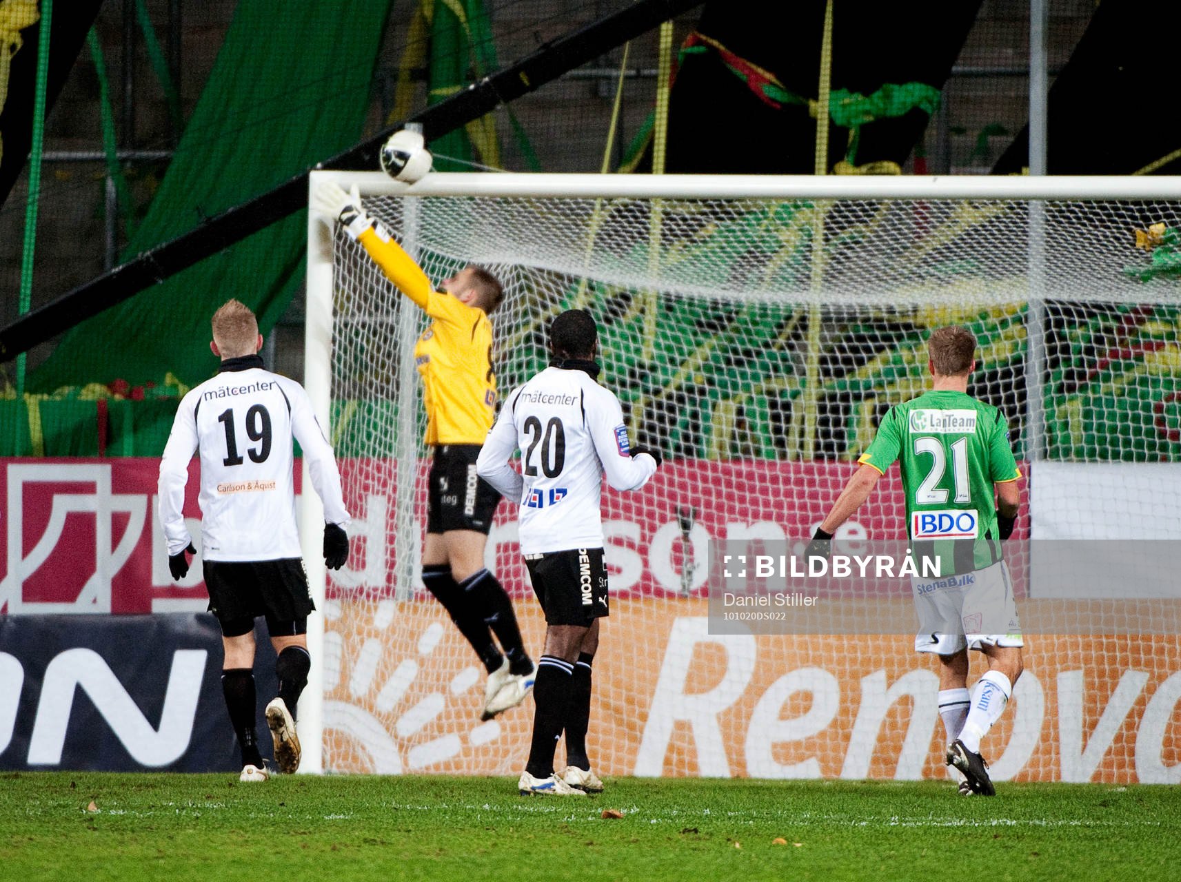 Gais har träff i ribban, John Alvbåge, målvakt Örebro