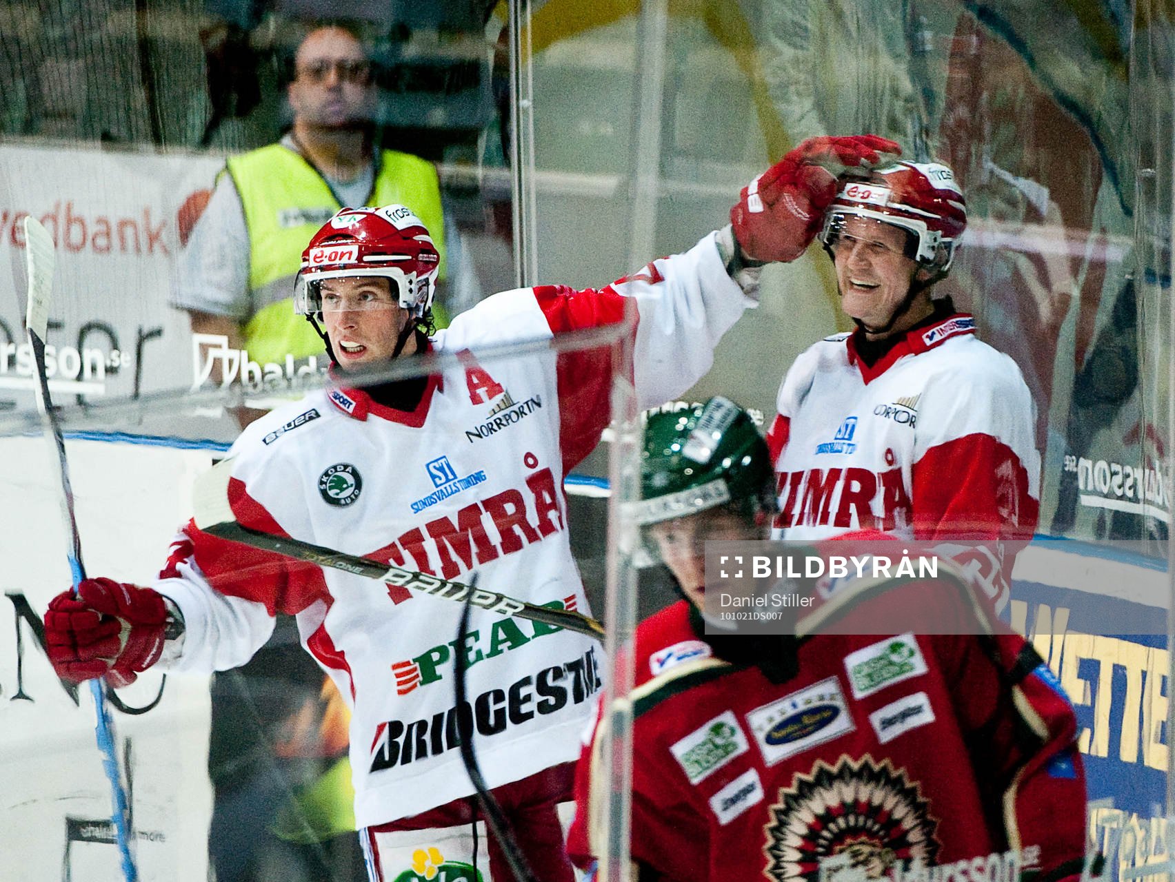 Ilkka Pikkarainen, Timrå, gör 2-1. Jubel