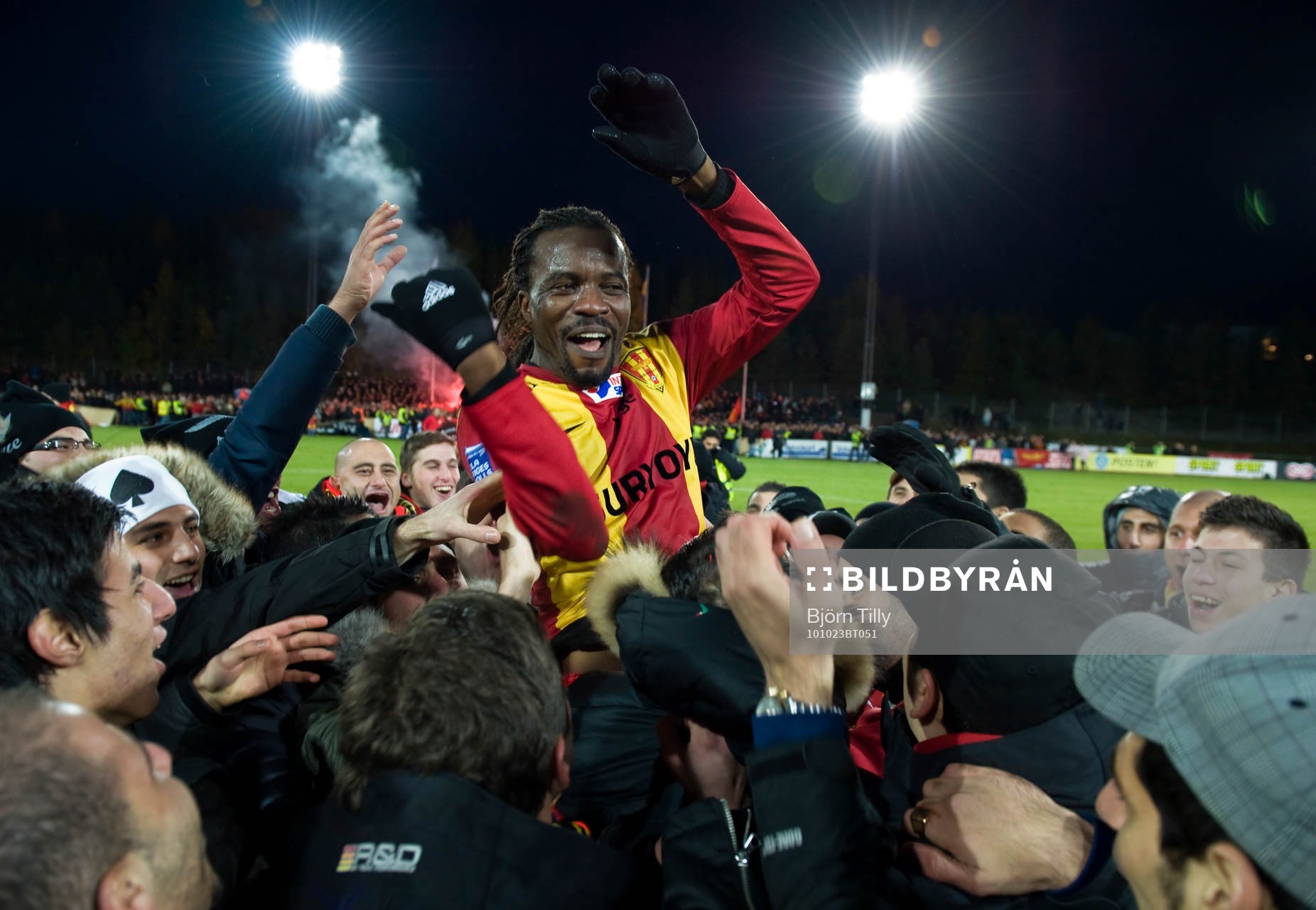 Tvåmålsskytten Peter Ijeh, Syrianska gratuleras