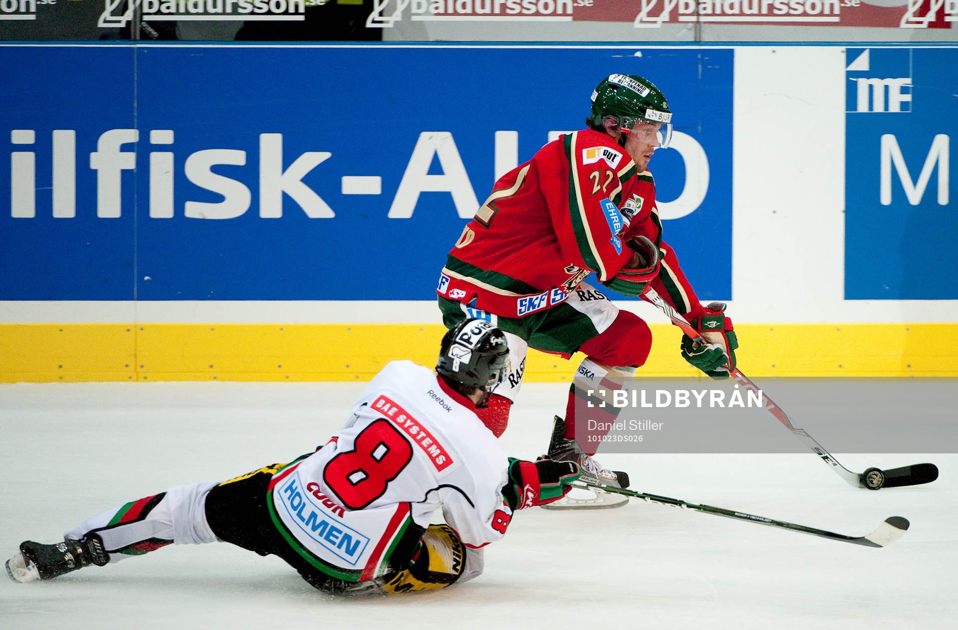 Mikko Mäenpää, Frölunda, Charlie Cook, Modo