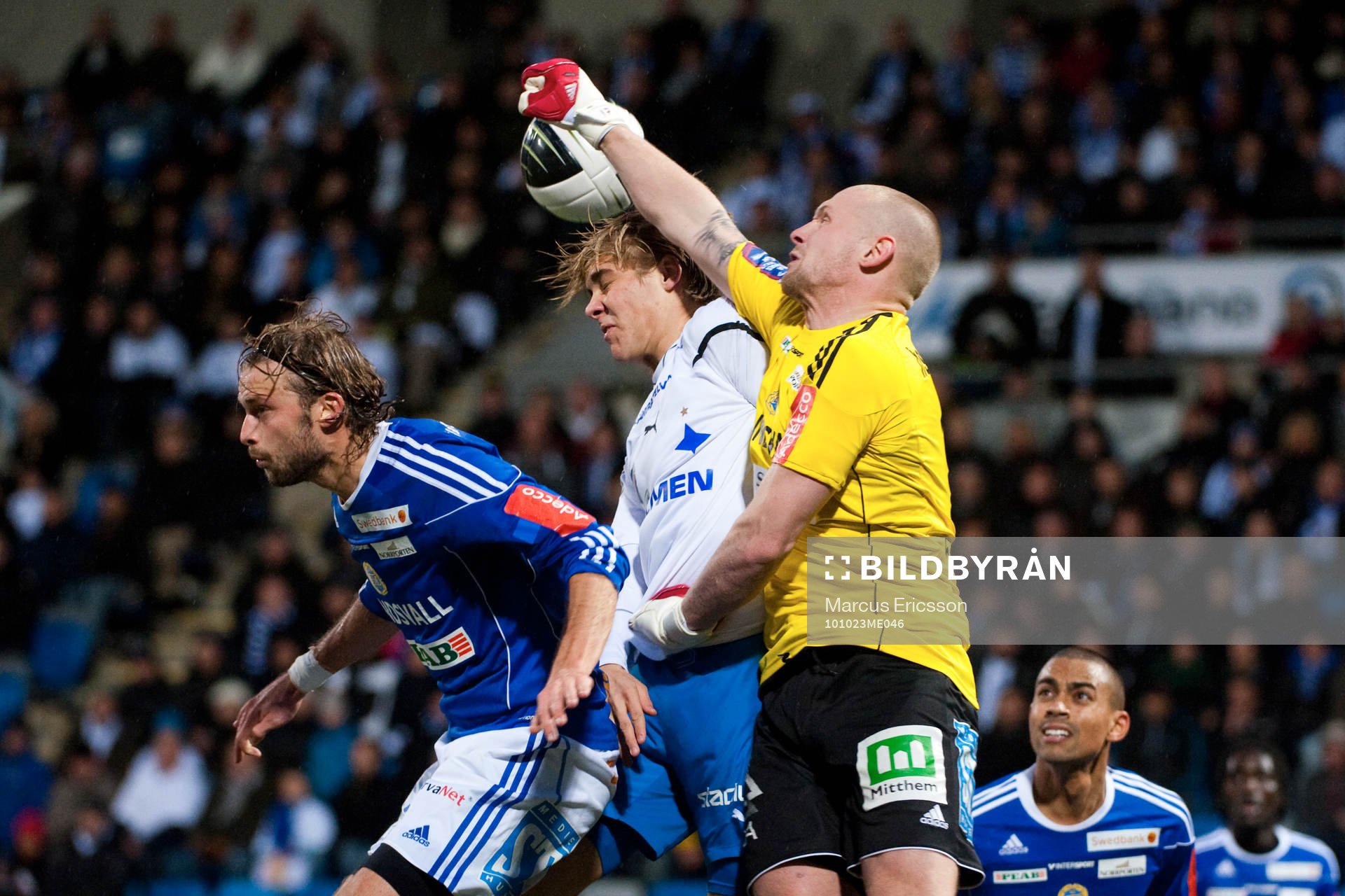  Christoffer Nyman, Norrköping i duell med Tommy Naurin, målvakt Sundsvall