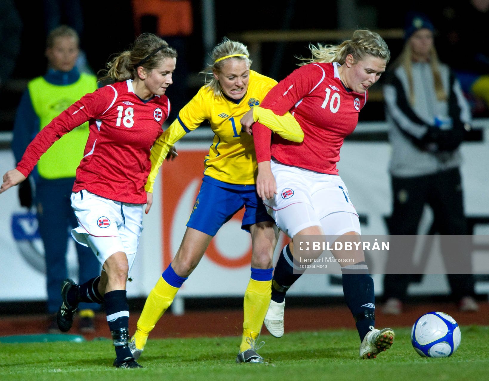 Ingrid Ryland och Ingvild Isaksen, Norge, tar han om