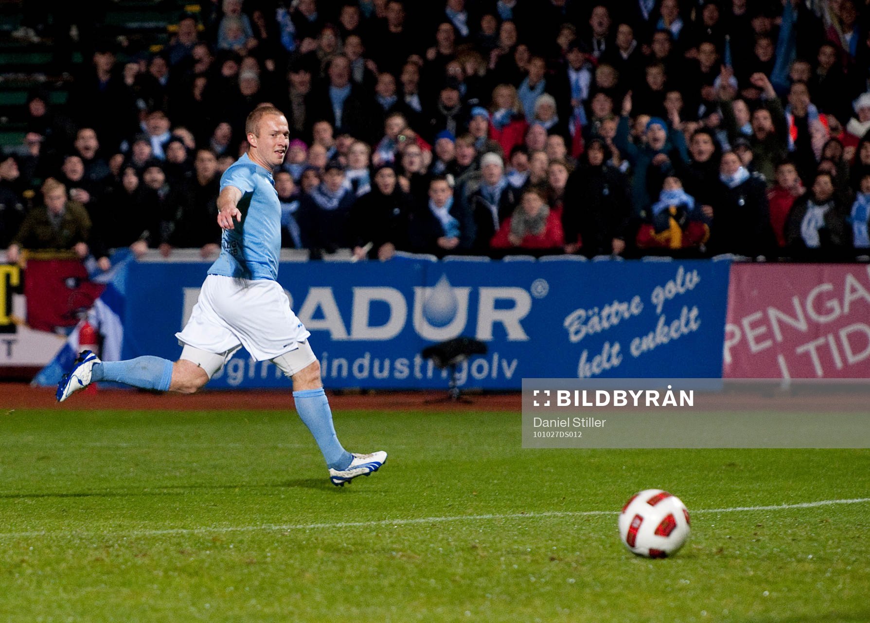 Daniel Larsson gör 0-1 till Malmö, jubel