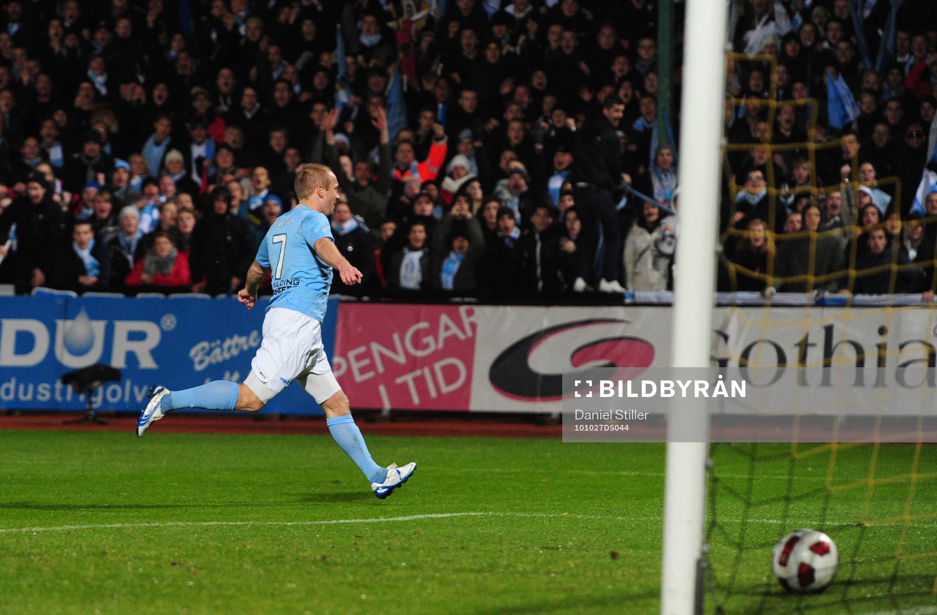 Daniel LArsson, Malmö, gör 0-1. Jubel