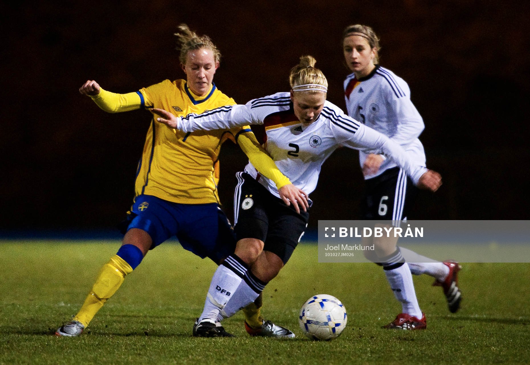 Julia Roddar, Sverige, kämpar mot Leonie Maier, Tyskland
