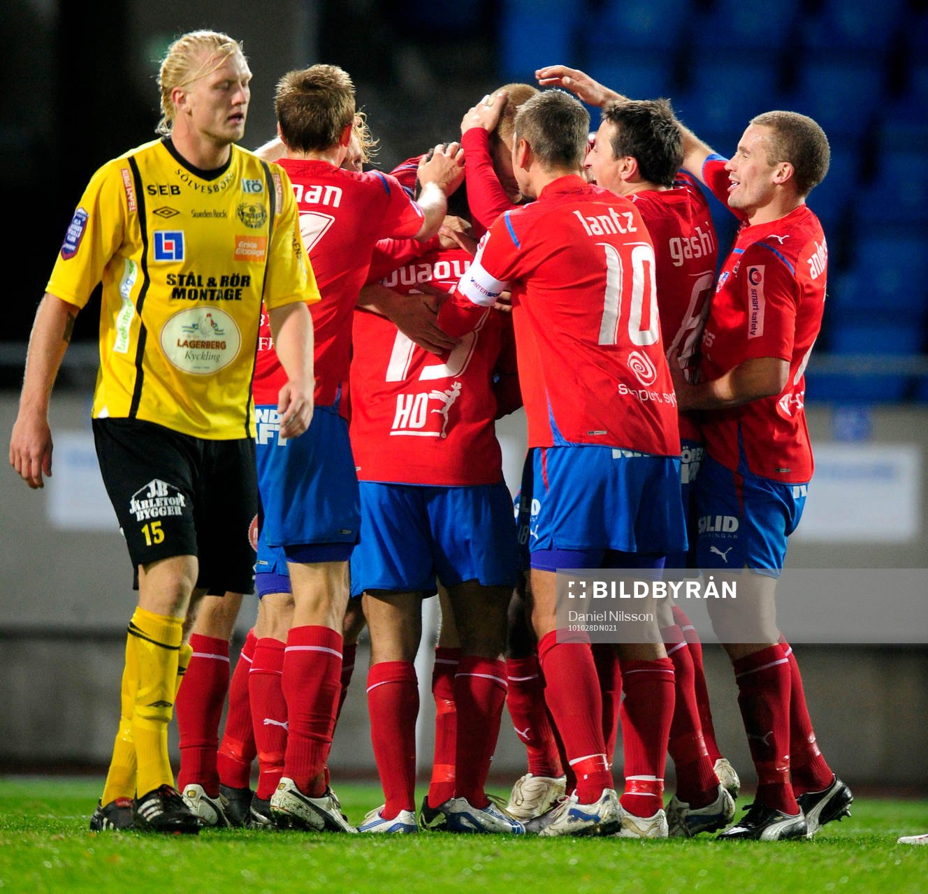 Helsingborg gjorde 2-0 genom Markus Holgersson. Jubel