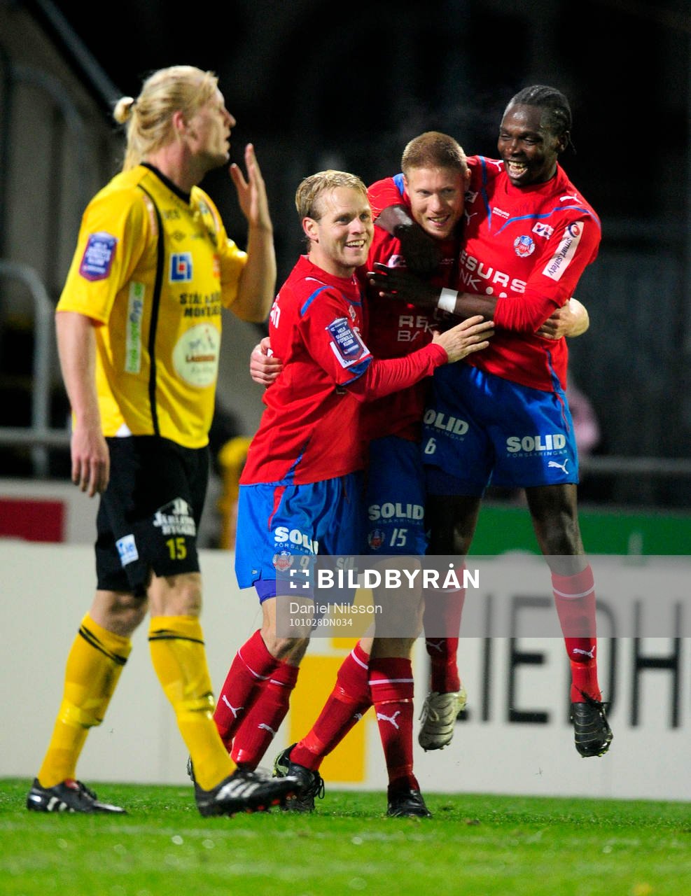 Helsingborg gjorde 2-0 genom Markus Holgersson (mitten).