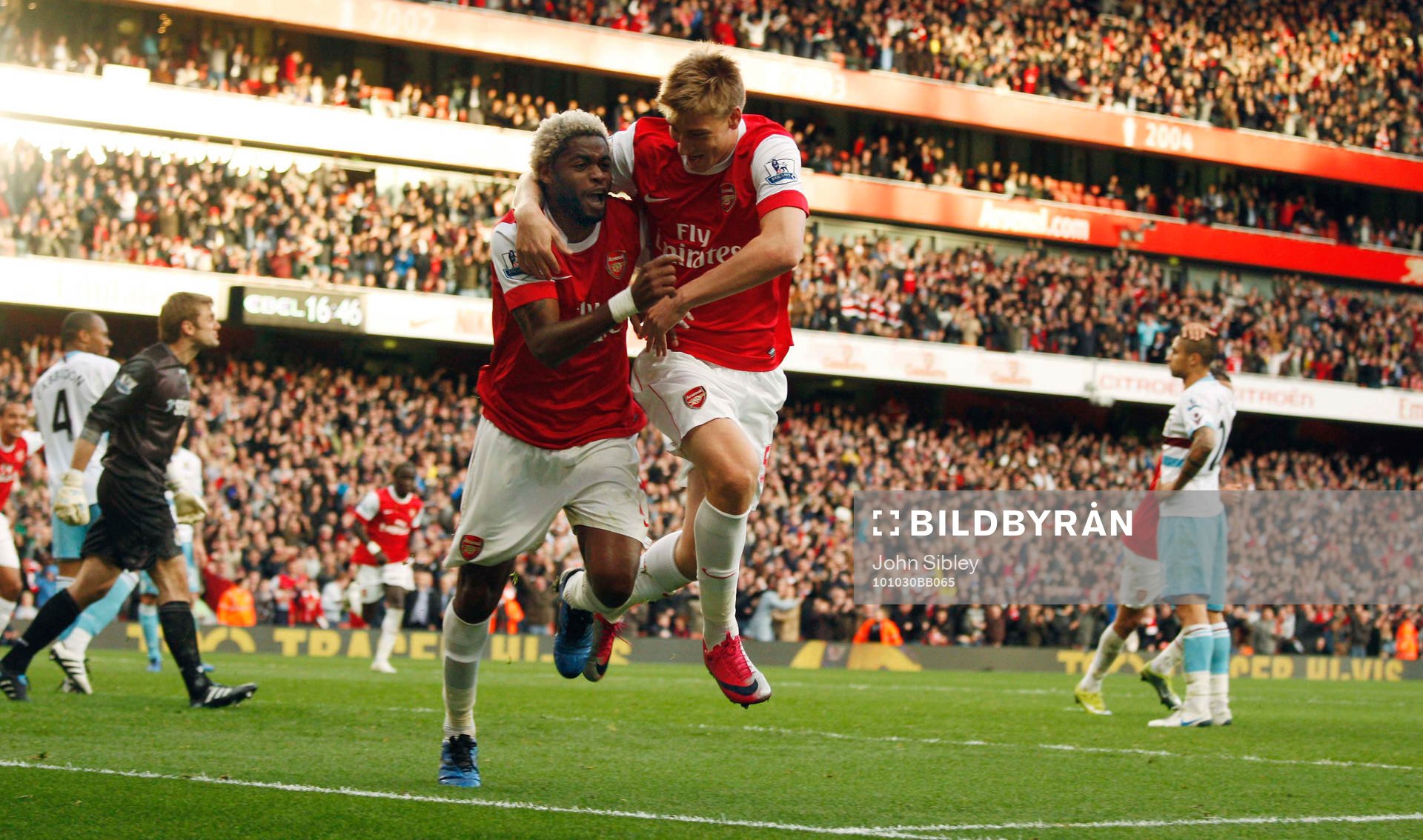  Alexandre Song, Arsenal, jubel med Nicklas Bendtner efter mål.