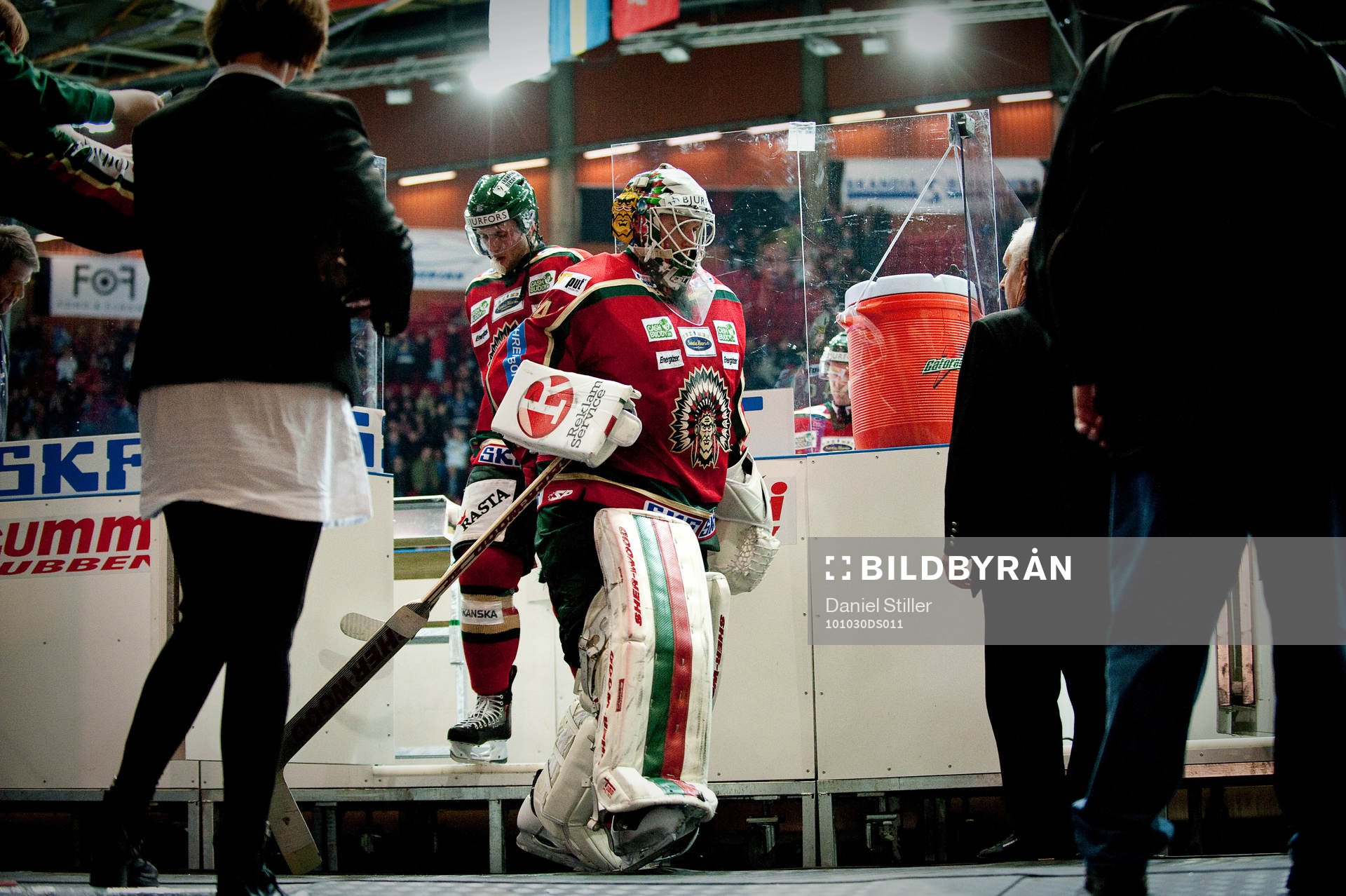 Johan Holmqvist, målvakt Frölunda, lämnar isen