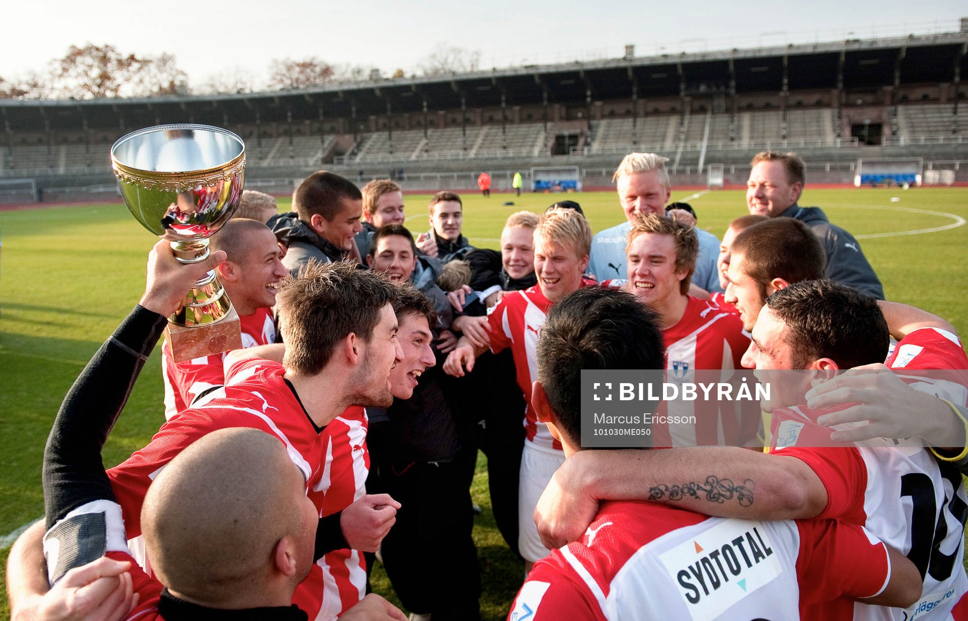   Jubel i Malmö, Svenska Mästare 2010. Glädje, pokal.