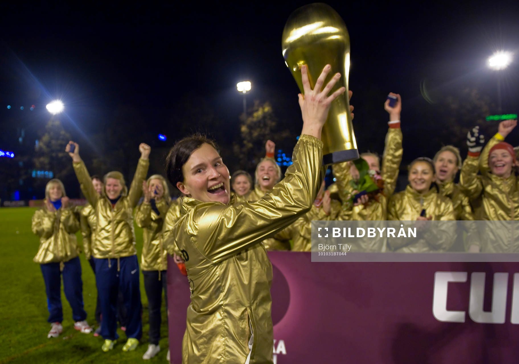  Sanna Valkonen, Örebro med Susanne Erlandssons Pokal.