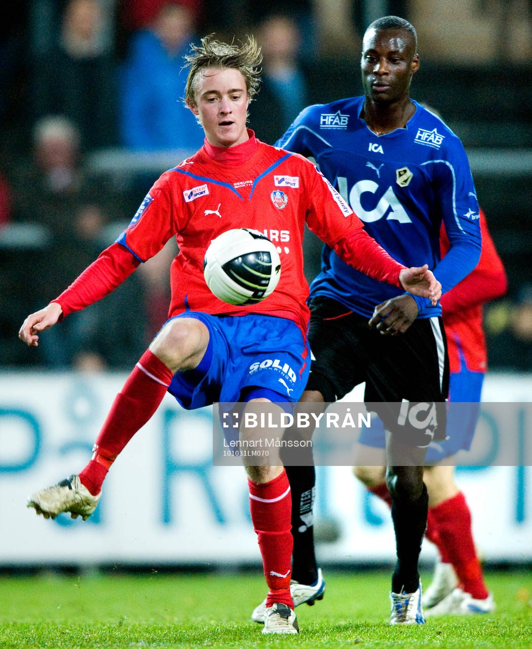 Rasmus Jönsson, Helsingborg, och Joe Sise, Halmstad