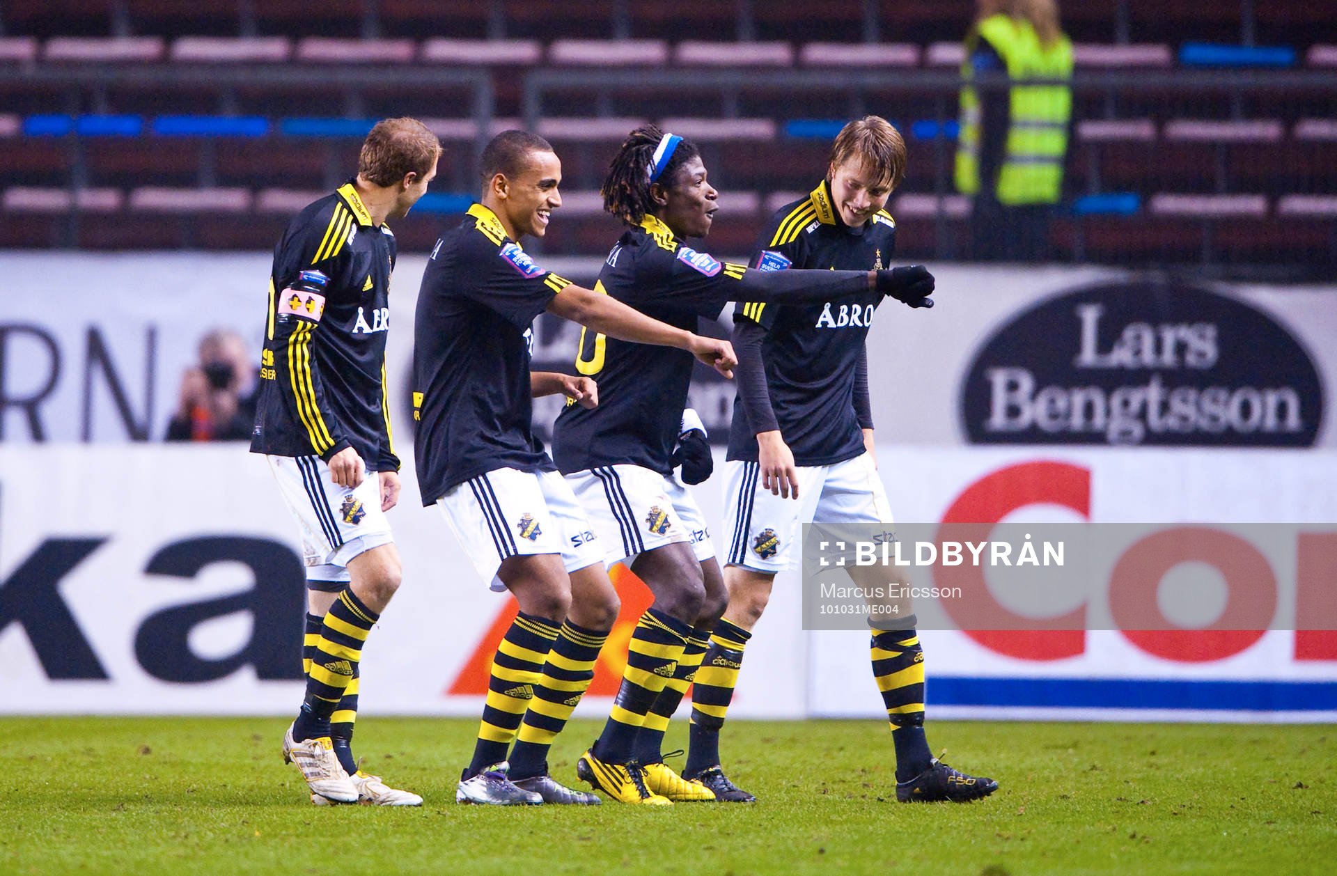 Mohamed Bangura firar sitt 1-0 mål med en dans