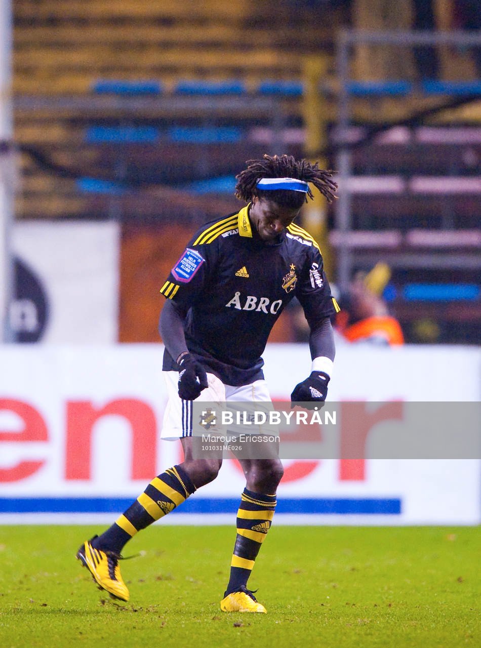 Mohamed Bangura firar sitt 1-0 mål med en dans