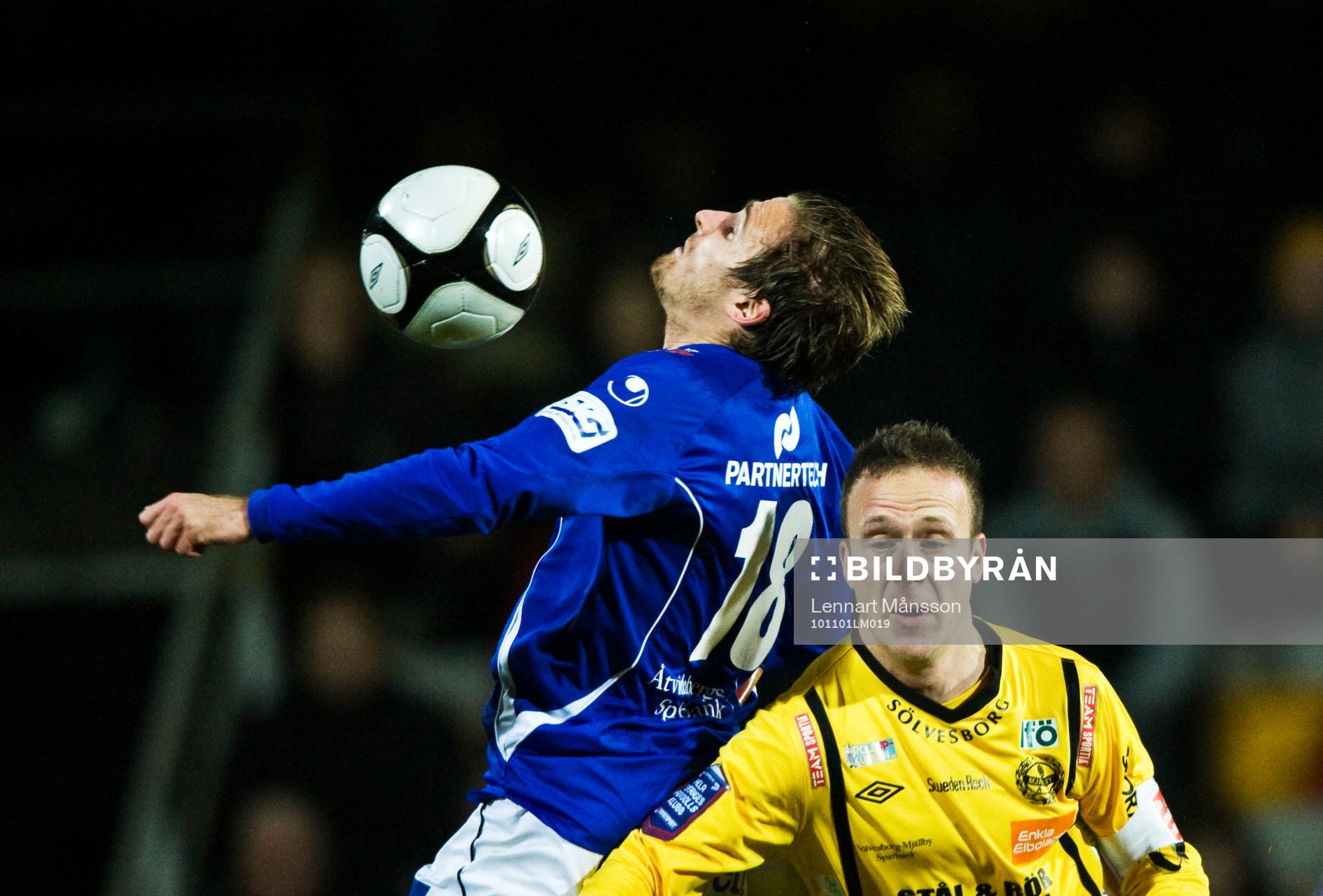  Jesper Arvidsson, Åtvidaberg och Marcus Ekenberg, Mjällby, nick, nickduell.