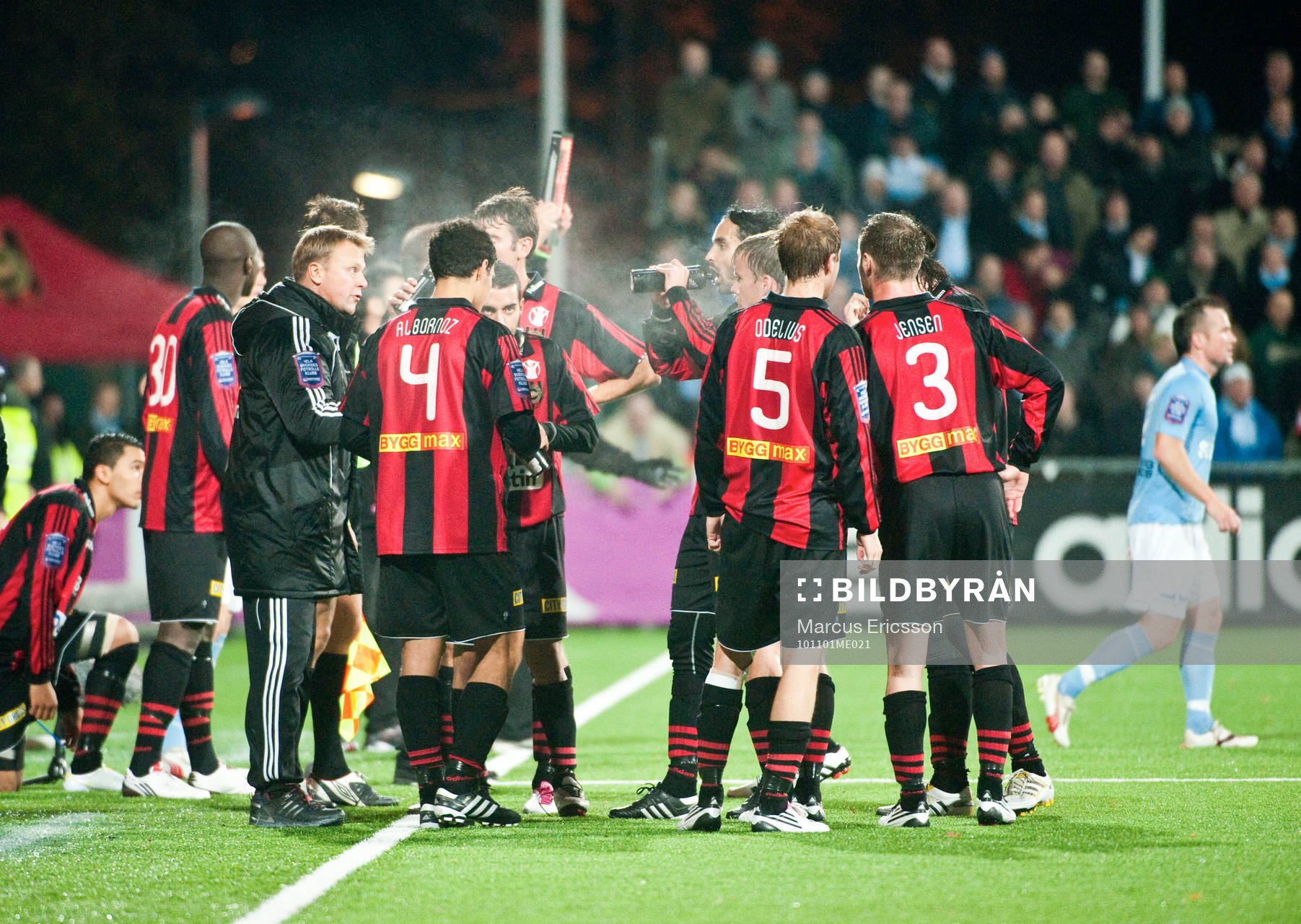 Brommapojkarna tar en snabb time out i ett byte