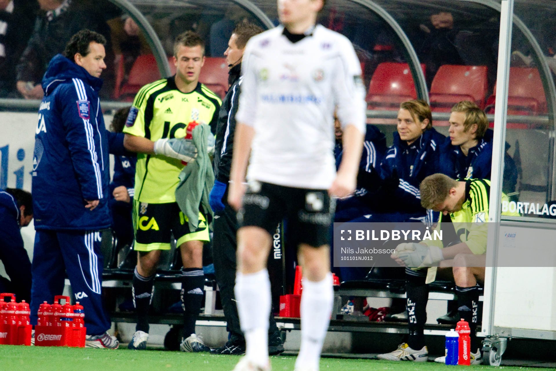 Erik Dahlin, målvakt byts in istället för Markus