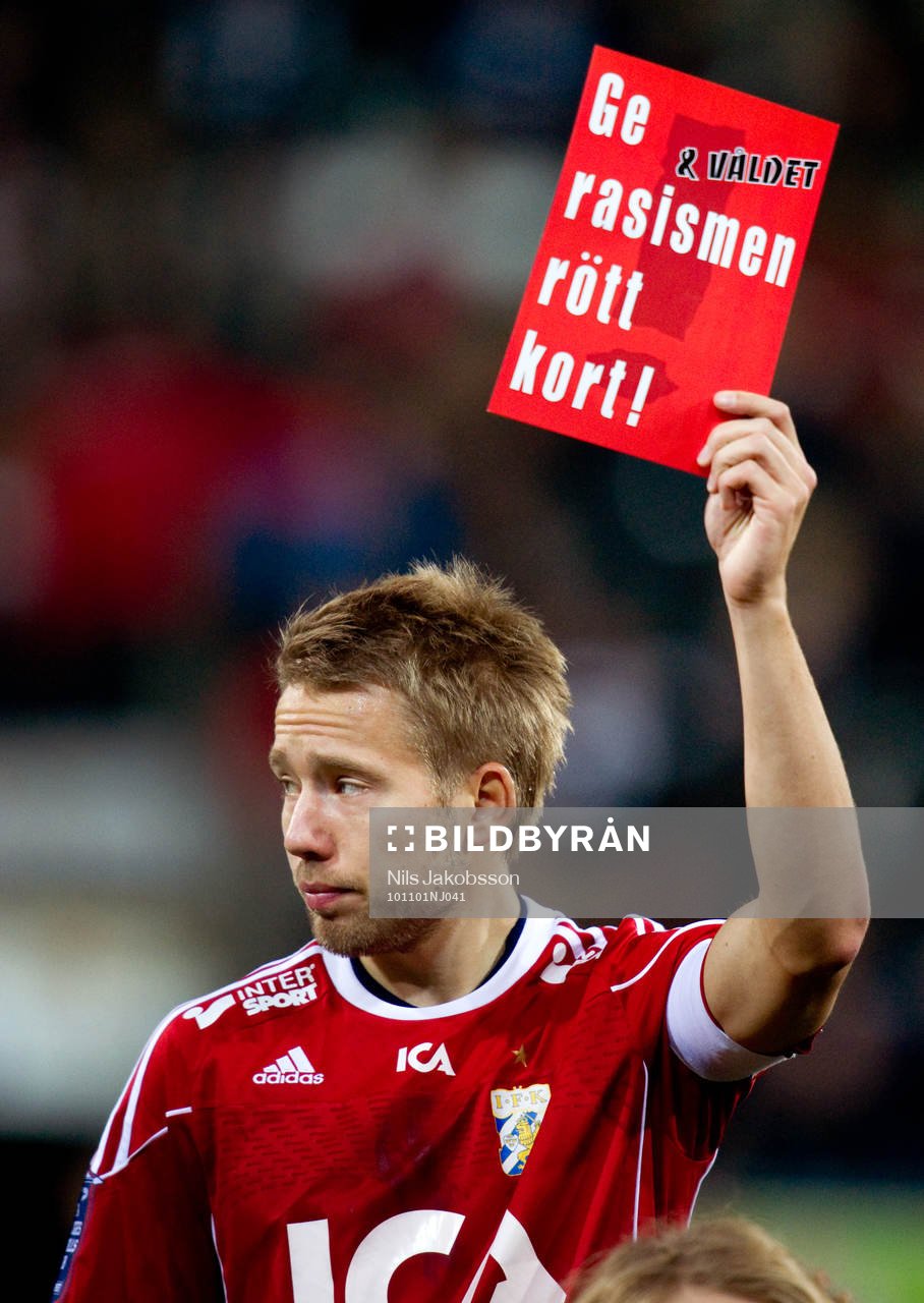 Adam Johansson, IFK Göteborg ger rasismen rött kort. Ge
