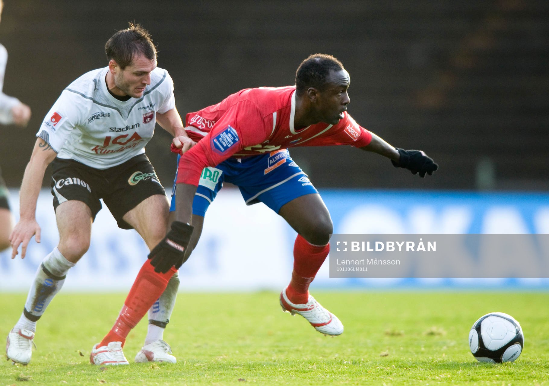 Oliver Karekezi, Öster, jagas av Per Broberg, Qviding