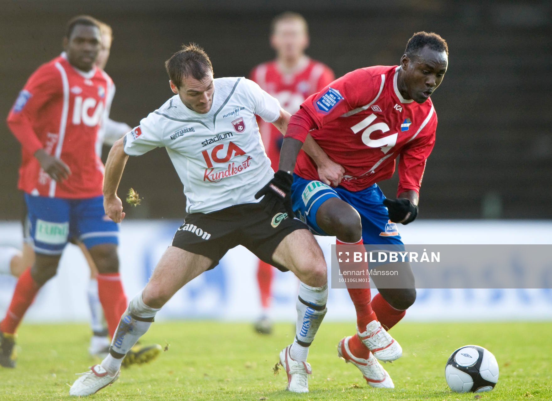 Oliver Karekezi, Öster, jagas av Per Broberg, Qviding