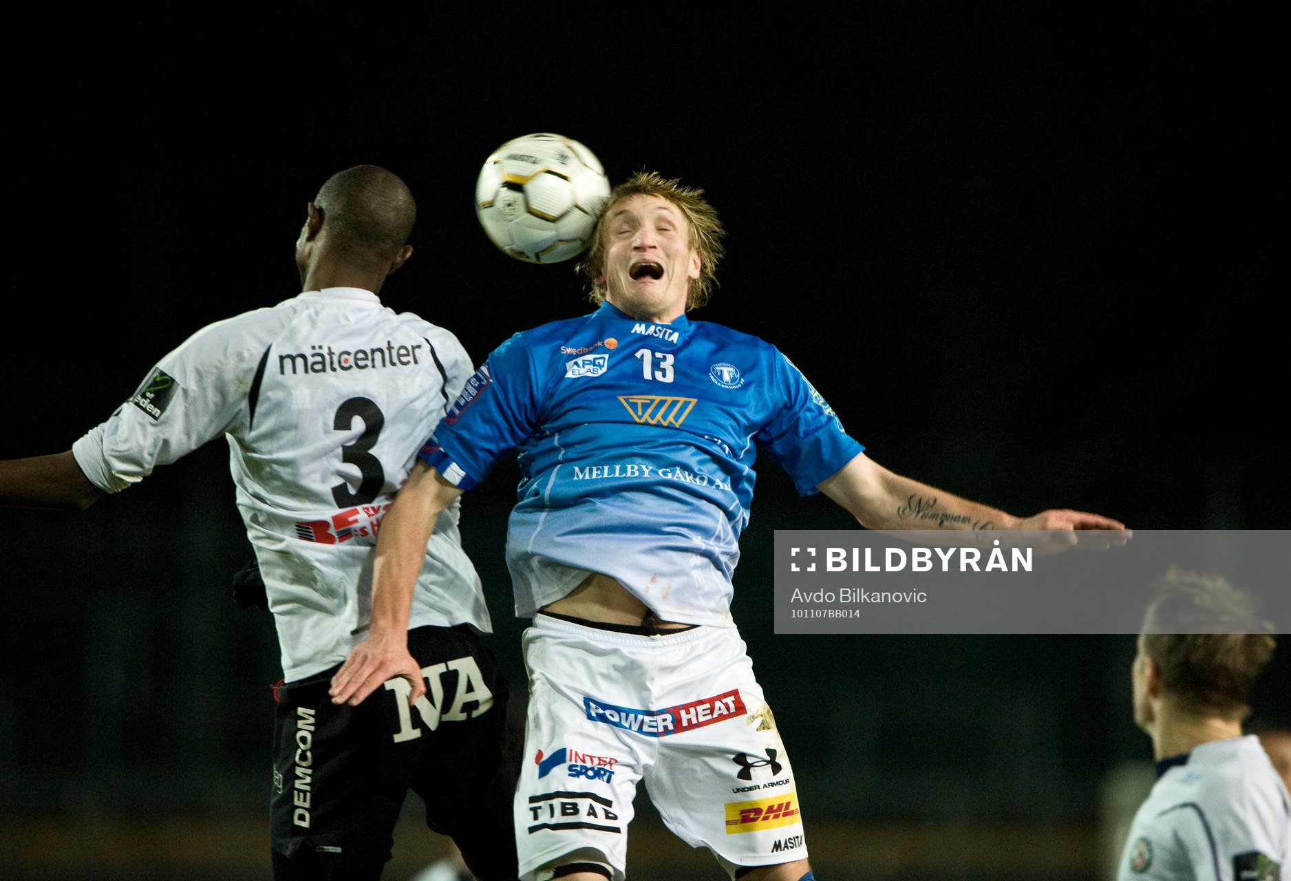 Fredrik Jensen, Trelleborg,  i duellen med Bertil Samuel Ze