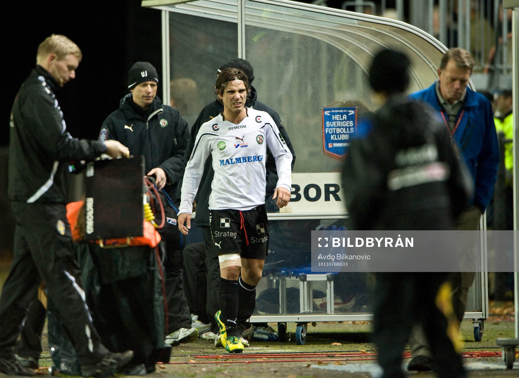 Nordin Gerzic, Örebro, skada, lämnar planen
