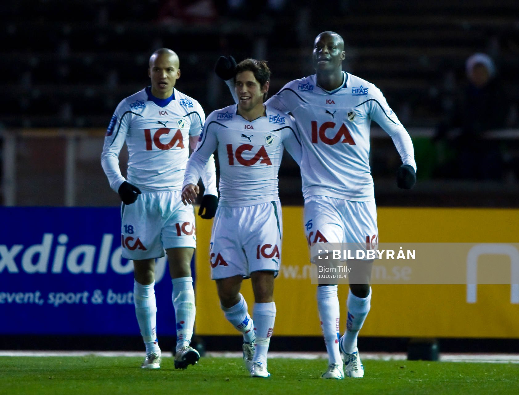 Marcus Olsson, Michael Görlitz, (0-1) och Joe Sise,