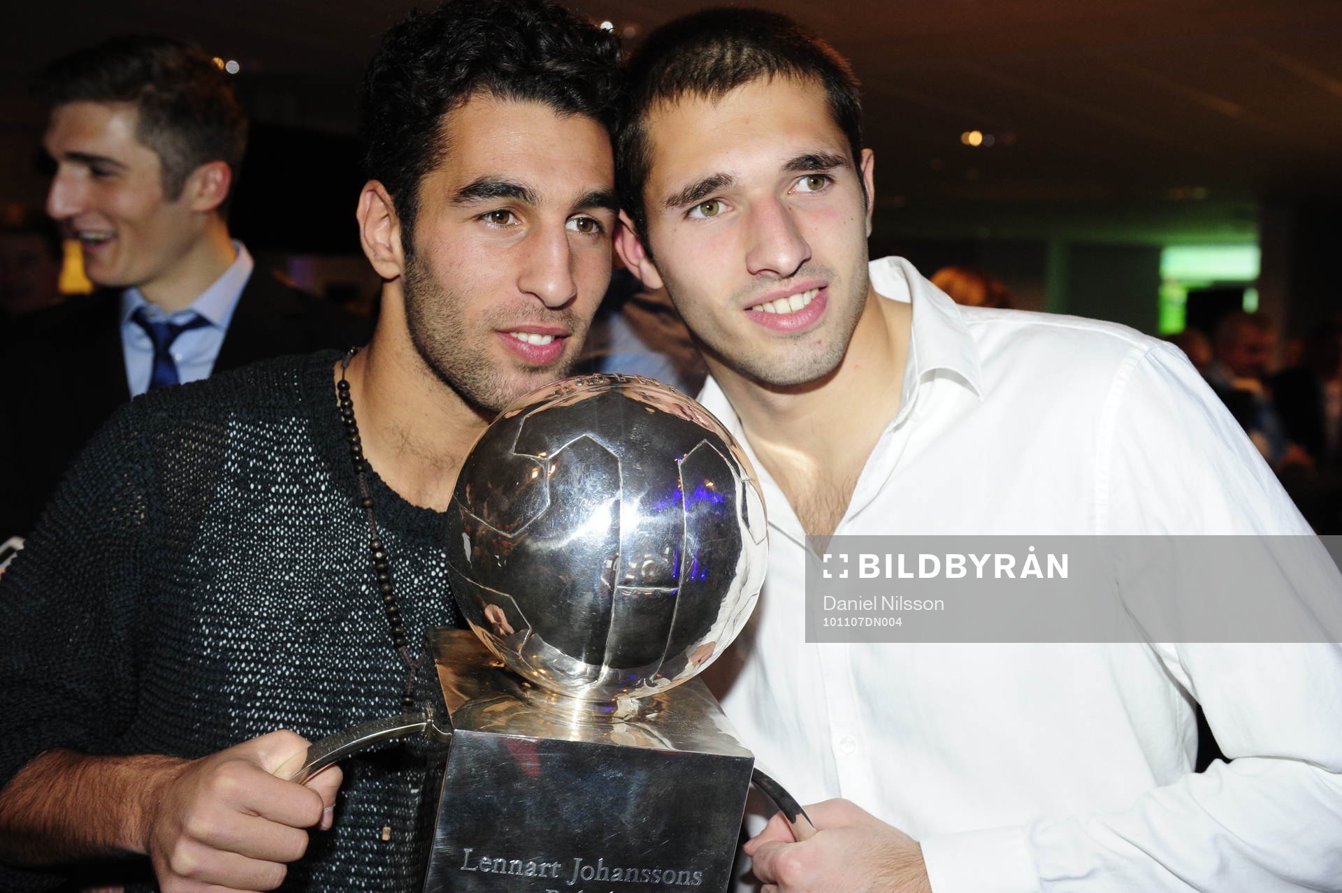 Jimmy Durmaz med Lennart Johanssons pokal. Svenska Mästare