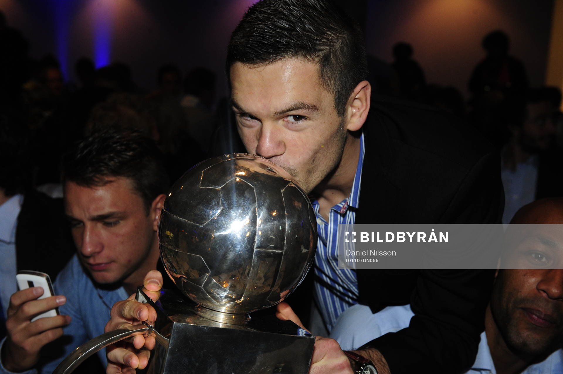Ivo Pekalski med Lennart Johanssons pokal. Svenska Mästare