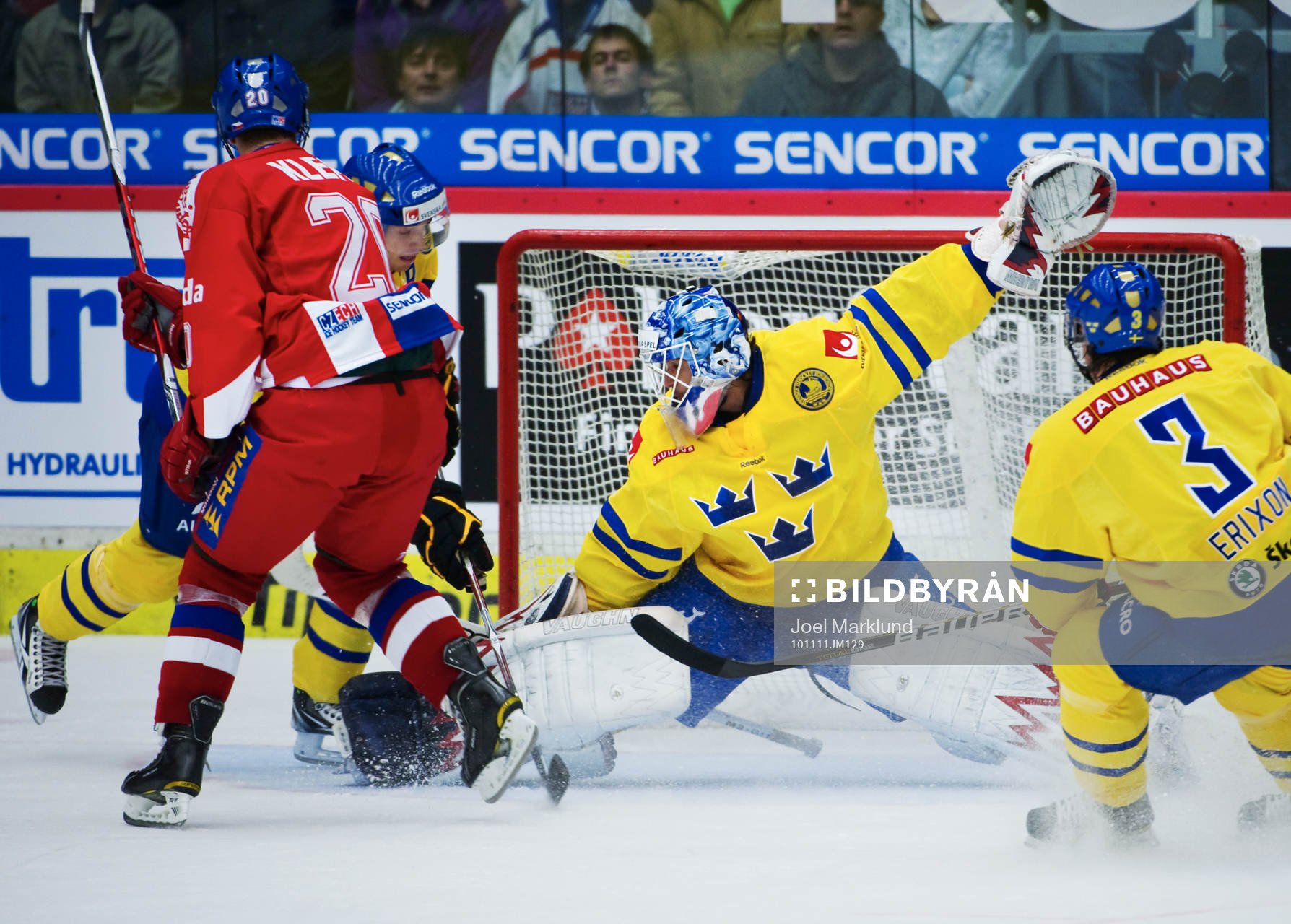 Jakub Klepis, Tjeckien, gör 2-1 bakom Stefan Liv,