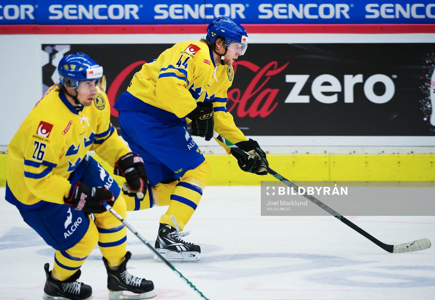 Niklas Olausson och Jonas Junland, Sverige