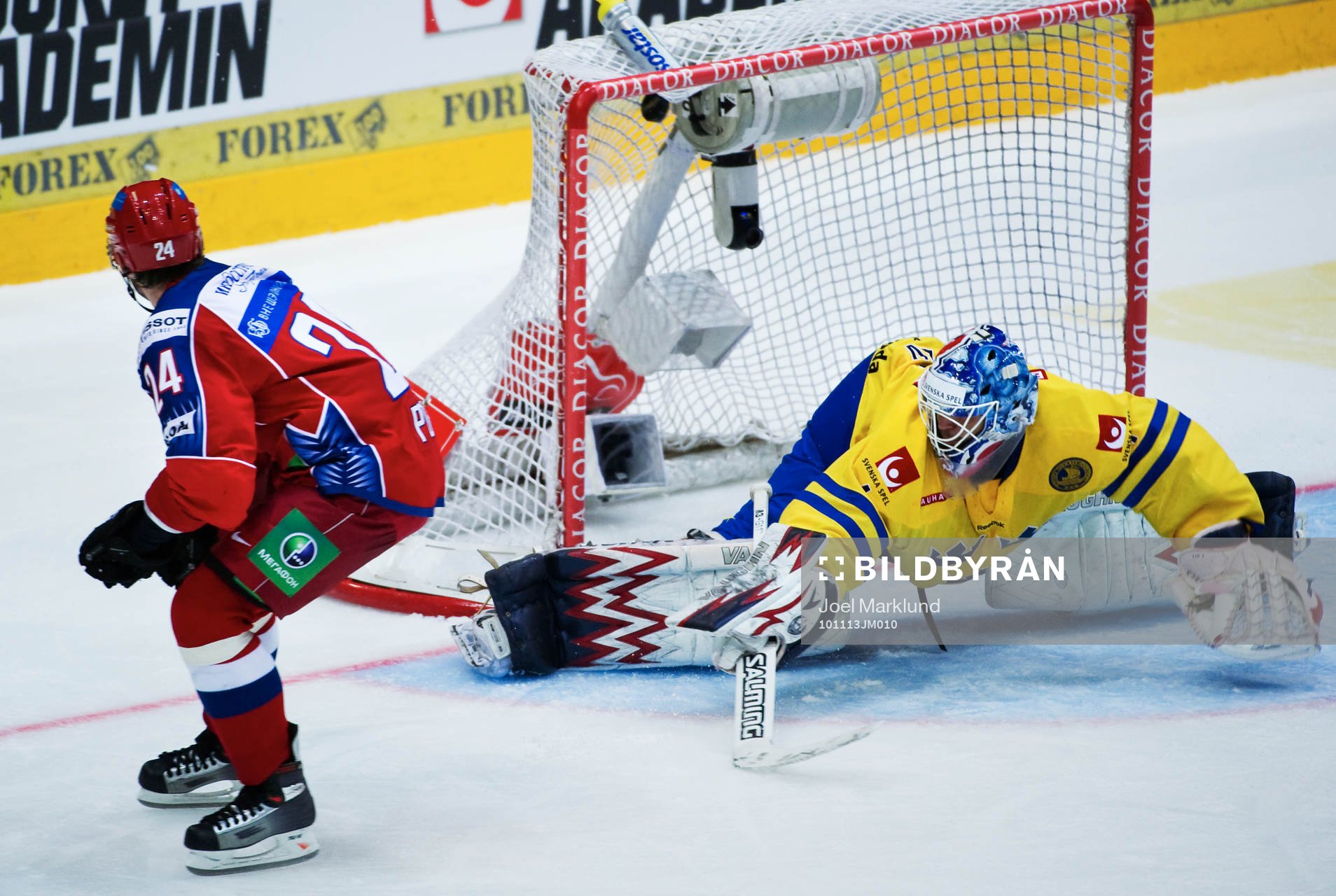 Alexander Popov, Ryssland, gör 2-2 bakom Stefan Liv,
