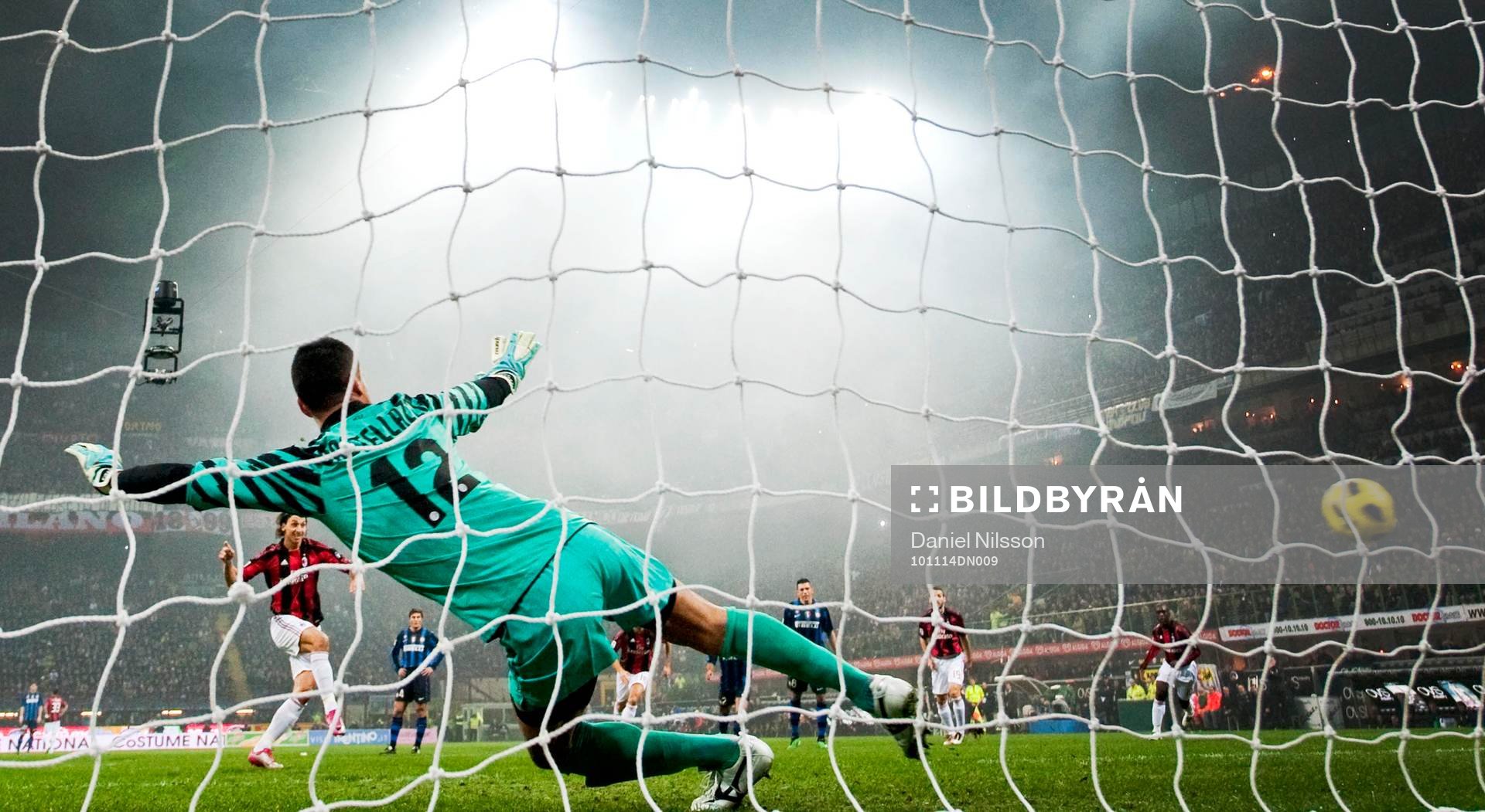 Zlatan Ibrahimovic, Milan gjorde 1-0 på straff bakom Luca