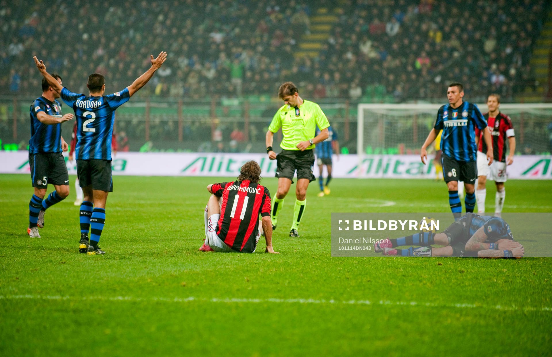 Zlatan Ibrahimovic, Milan knockar ner Marco Materazzi, Inter