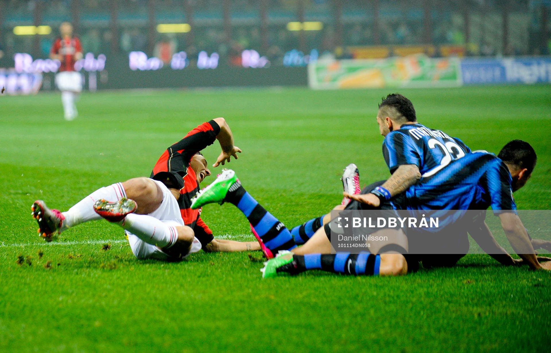 Zlatan Ibrahimovic, Milan blir fälld av Marco Materazzi