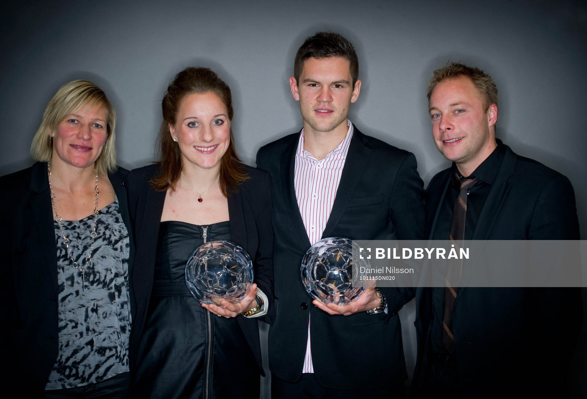  Årets nykomling Ivo Pekalski med prisutdelare Anders Andersson och Årets Genombrott Antonia Göransson med prisutdelare Kicki Bengtsson.