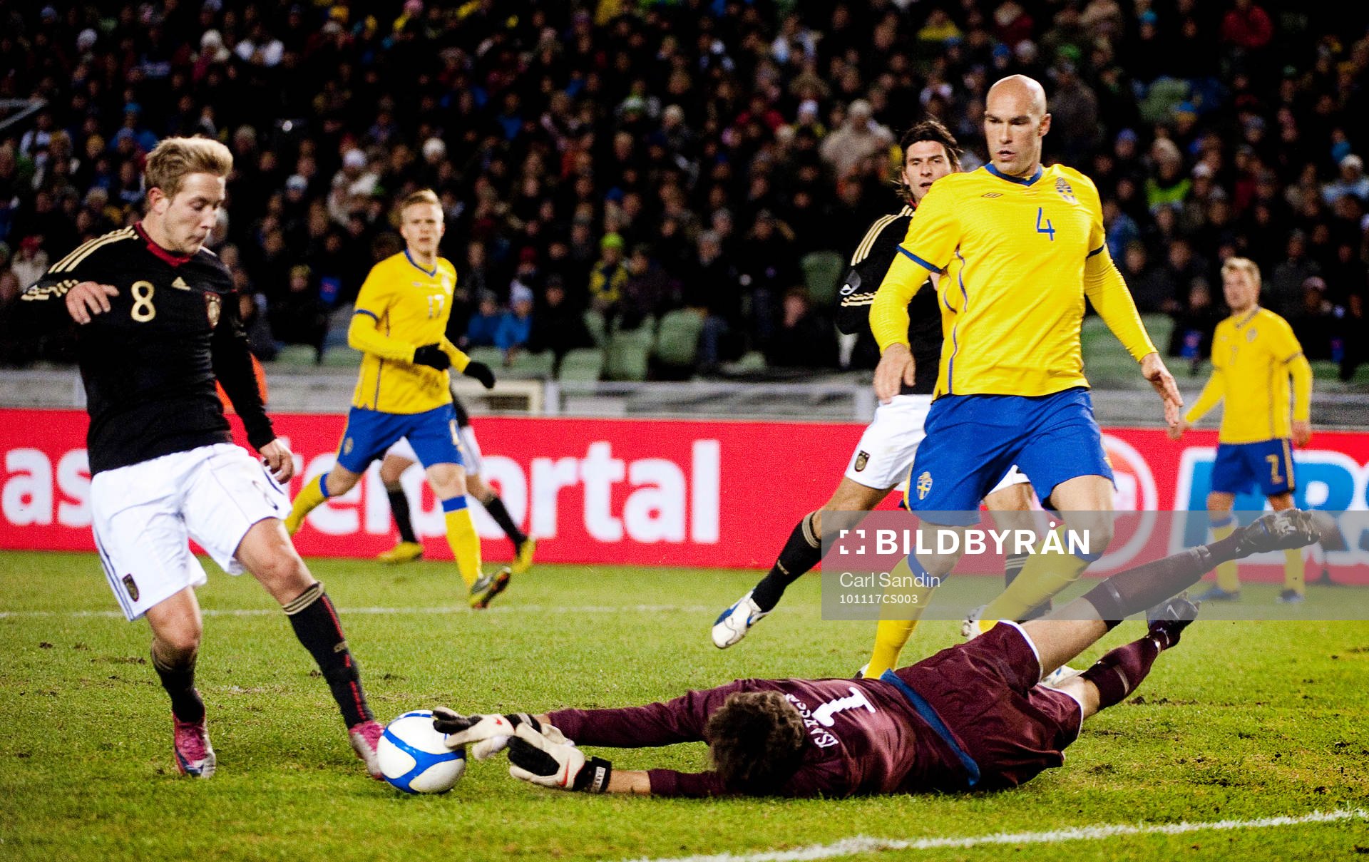  Lewis Holtby, Tyskland, Andreas Isaksson, målvakt, Sverige, Daniel Majstorovic, Sverige.