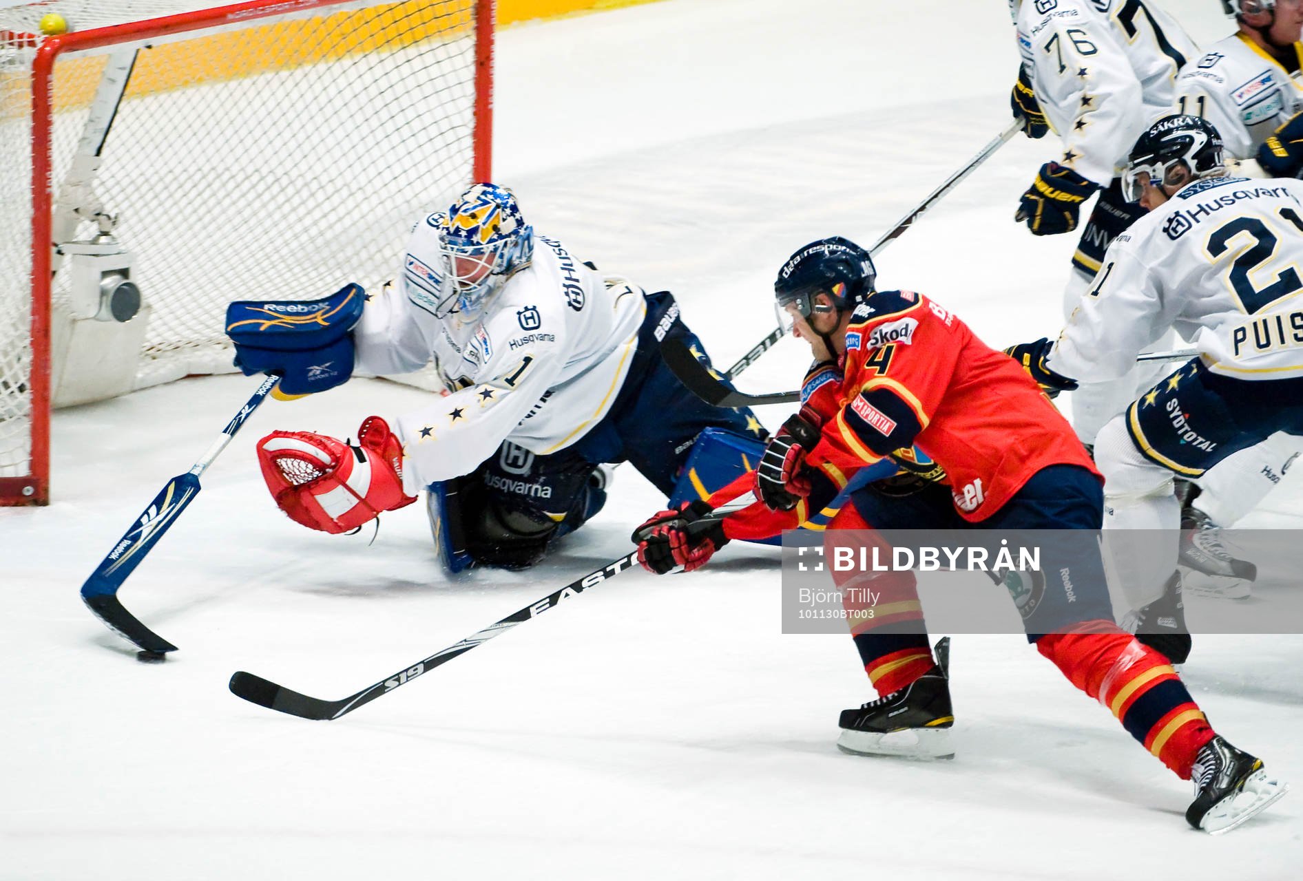 Daniel Larsson, målvakt, HV71 och Marcus Nilson,