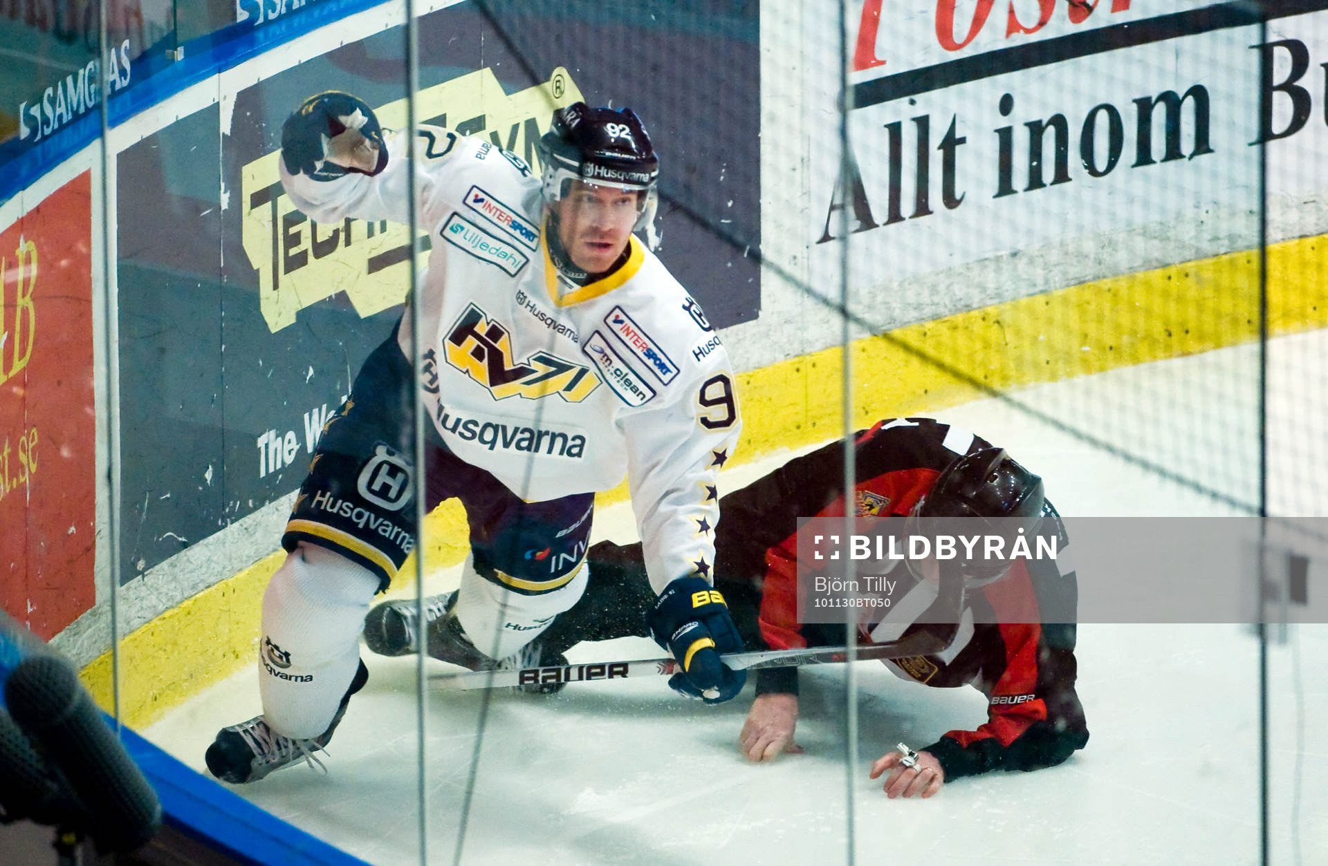 Teemu Laine, HV71 och Morgan Johansson, domare