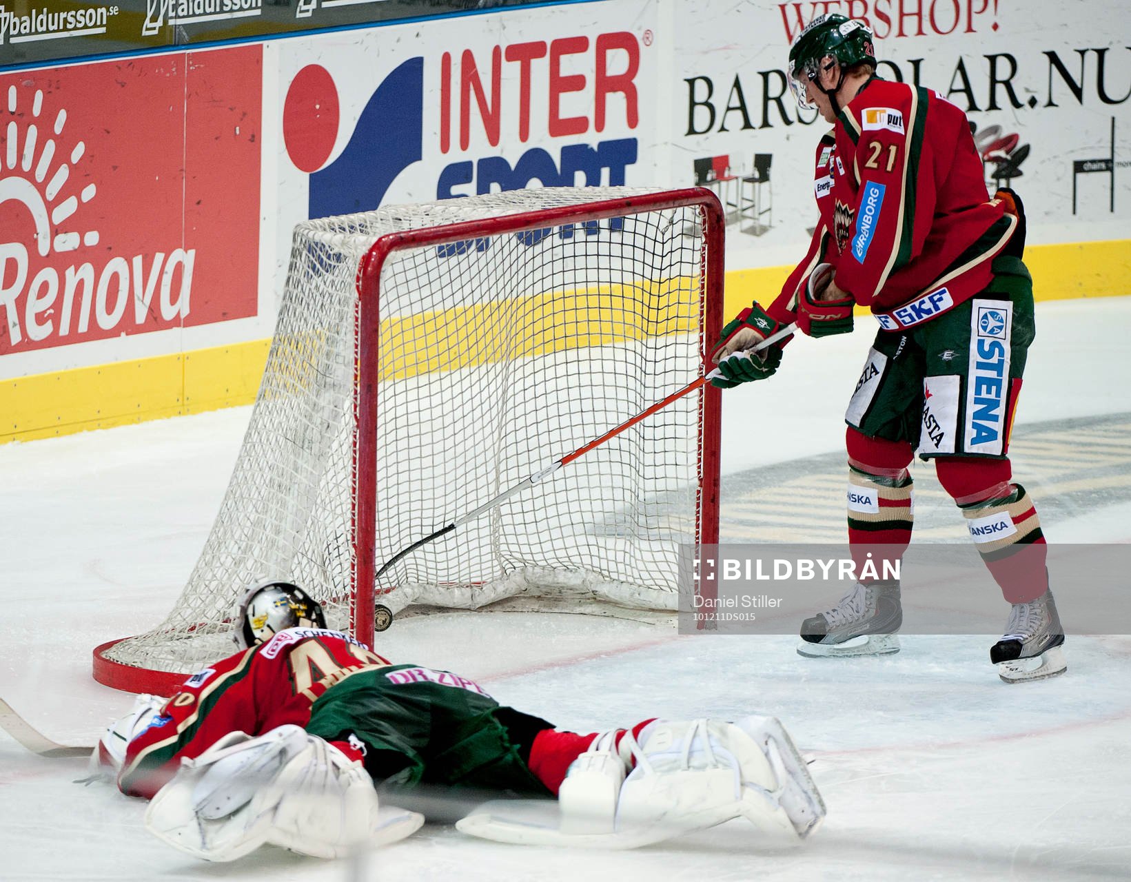 Mikael Johansson, Johan Holmqvist, målvakt Frölunda