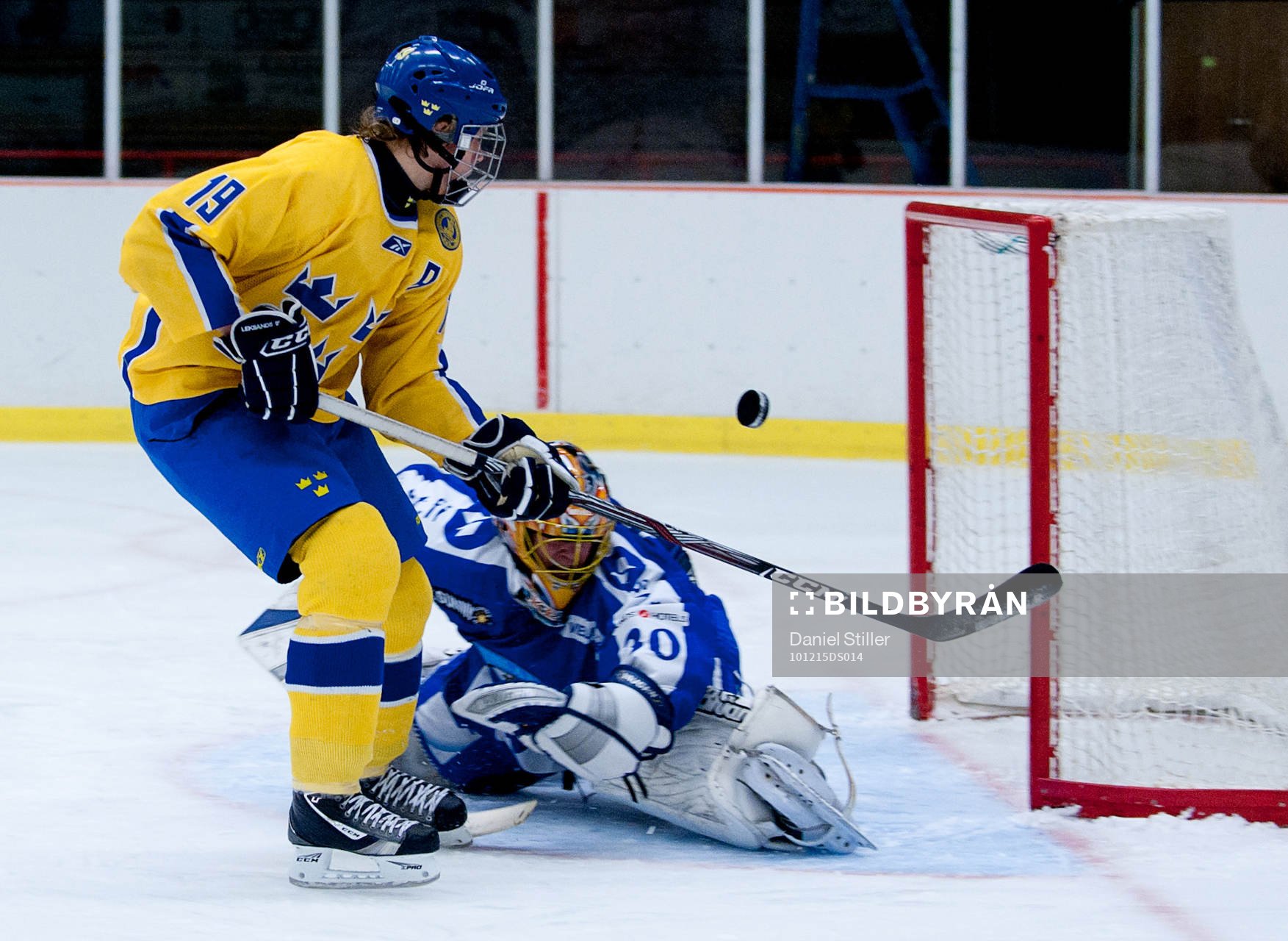 Jacob de la Rose, Sverige, Kevin Lankinen, målvakt Finland